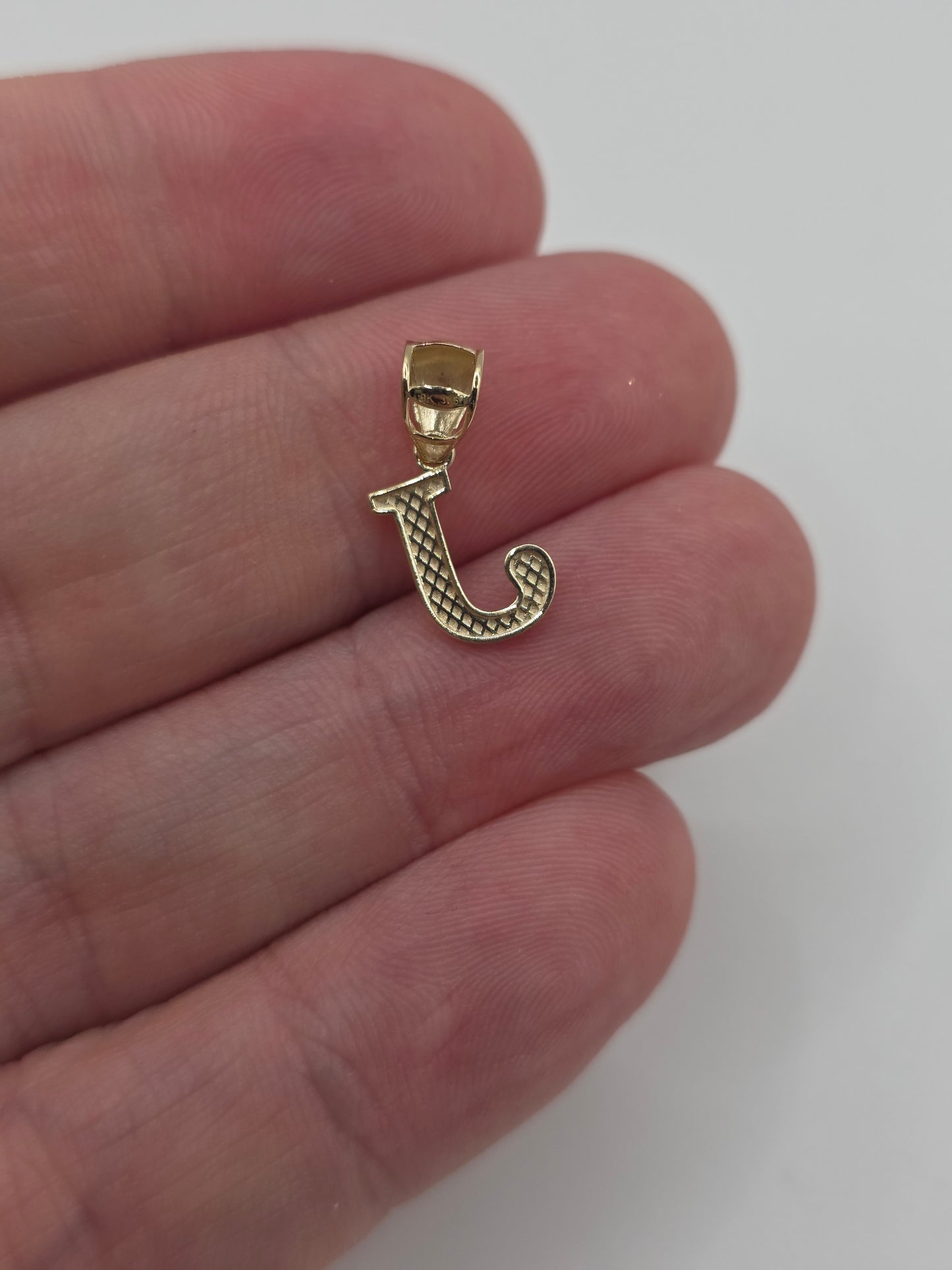 9ct gold initial J pendant