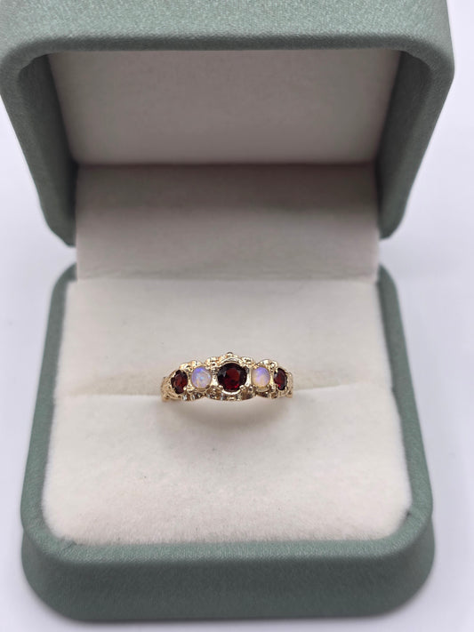 9ct gold garnet and opal ring