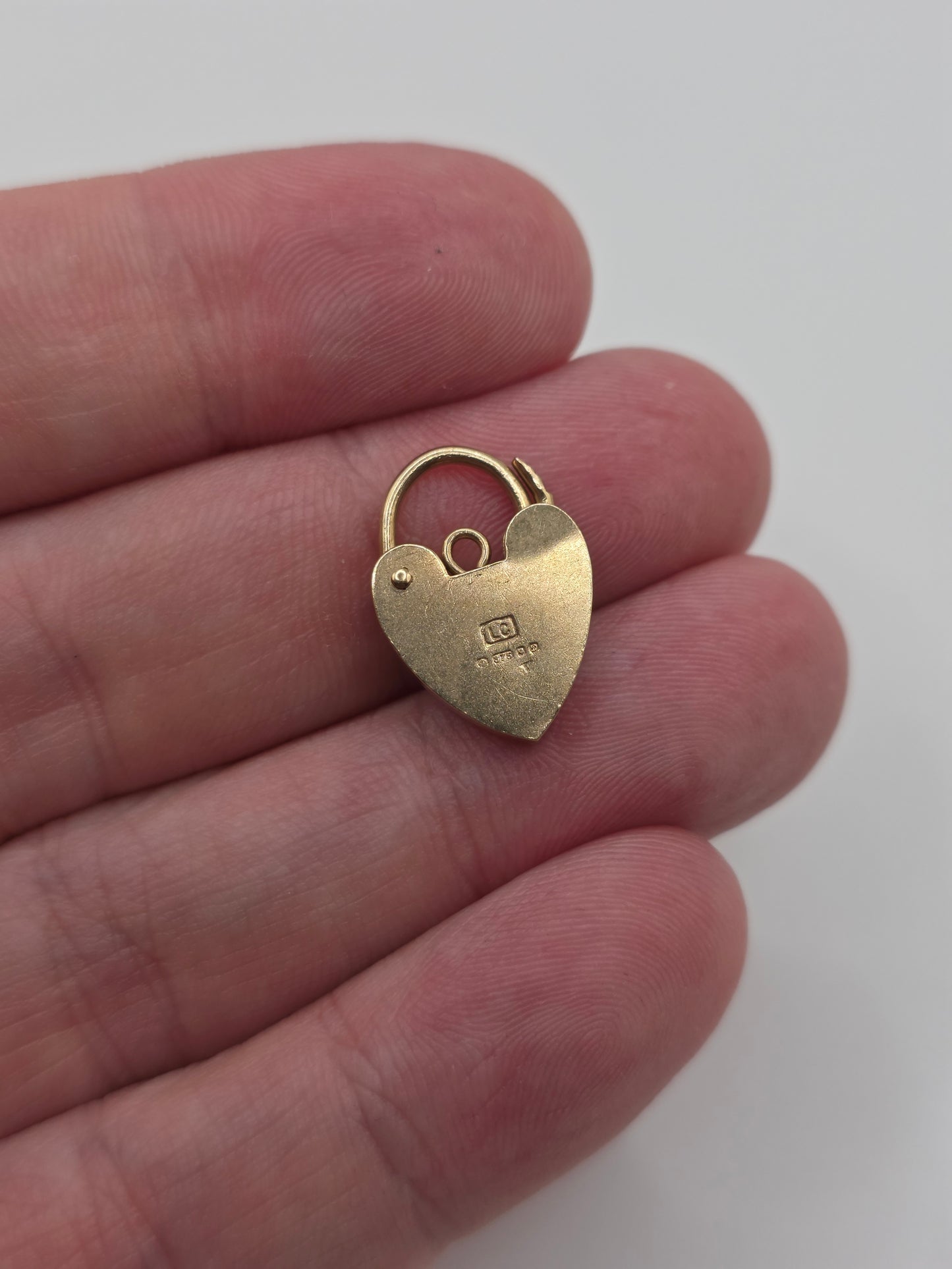 9ct gold padlock 40