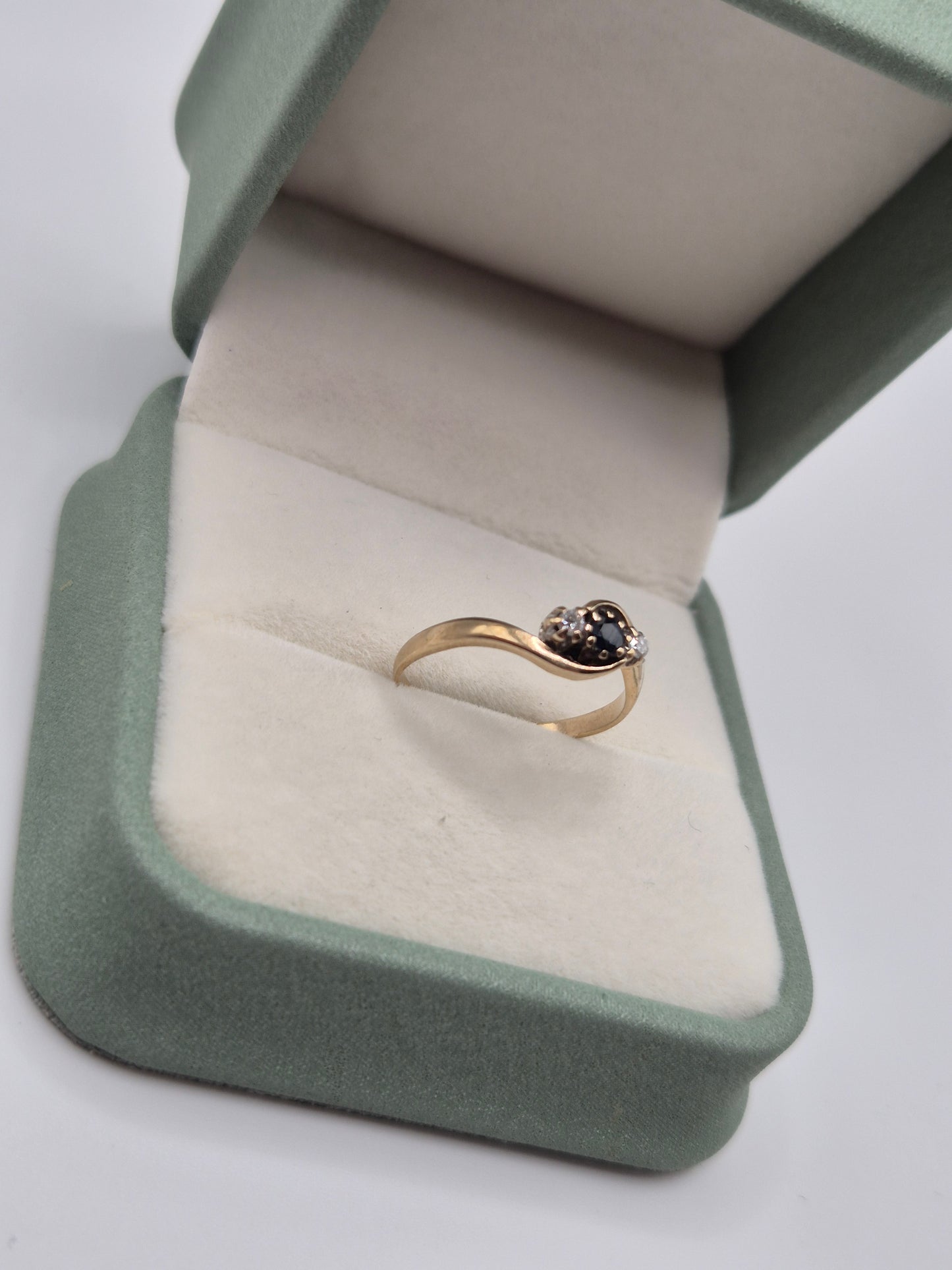 9ct gold sapphire and diamond ring