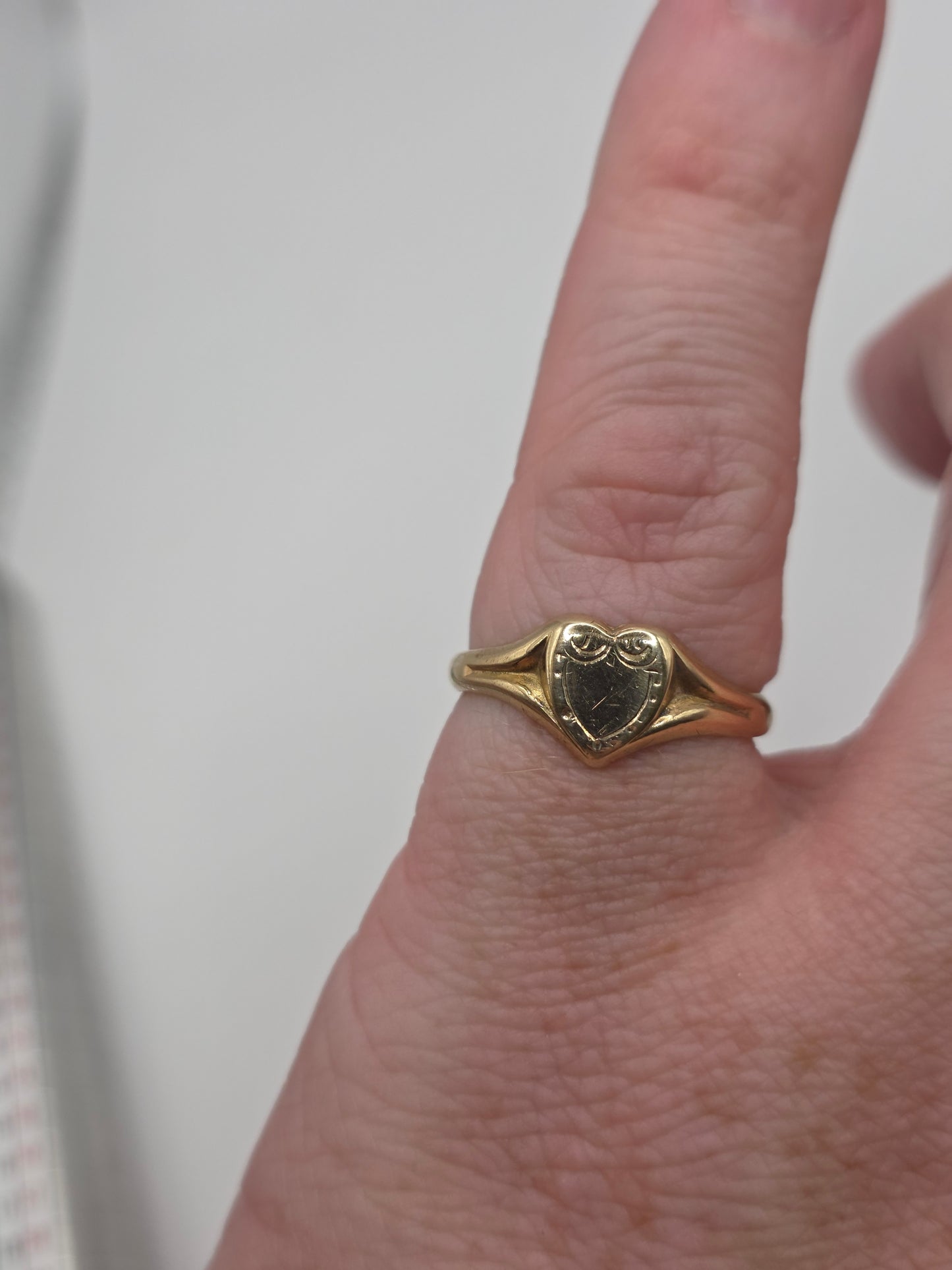 9ct gold shield signet ring