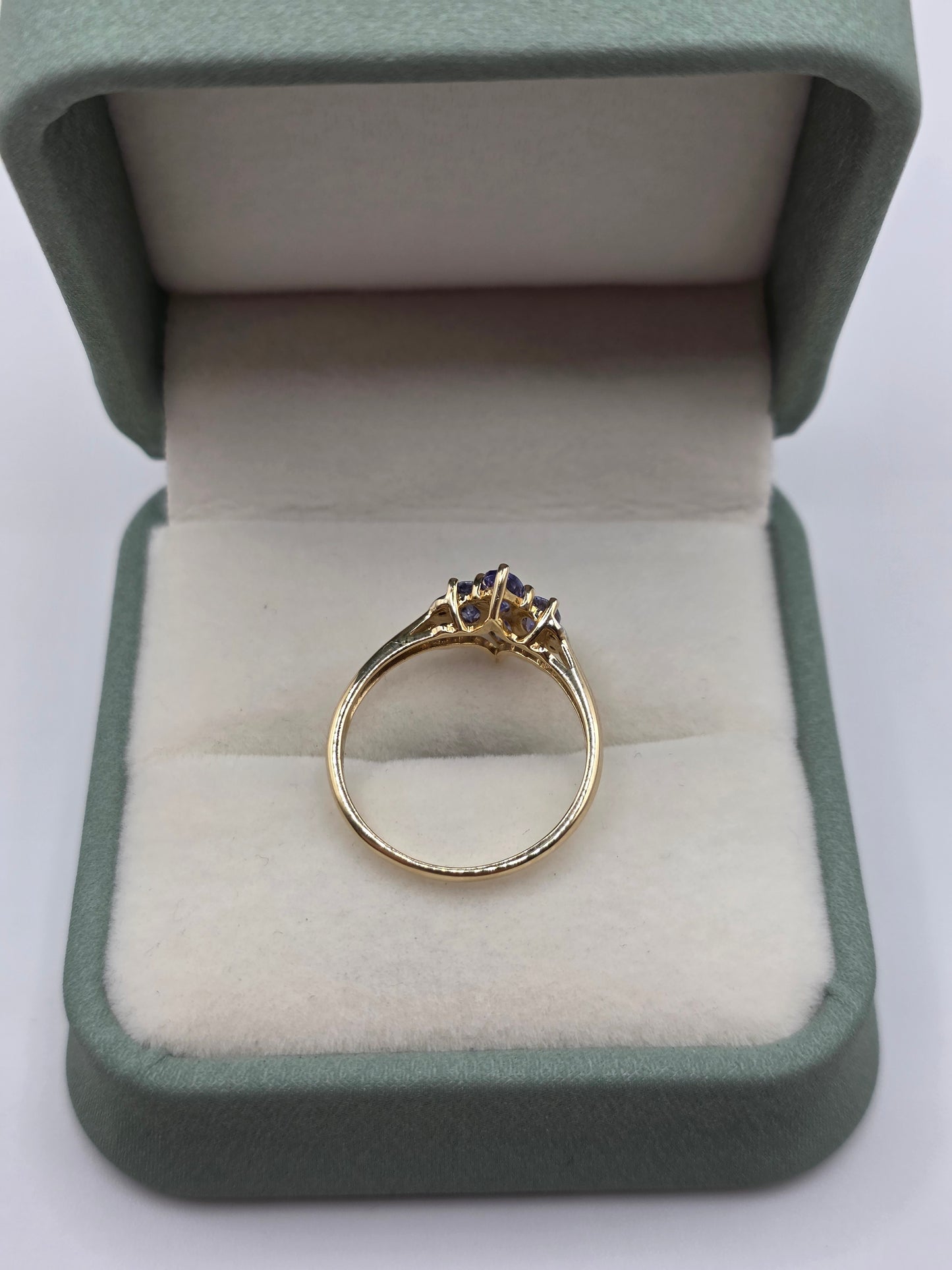 9ct gold tanzanite and diamond ring