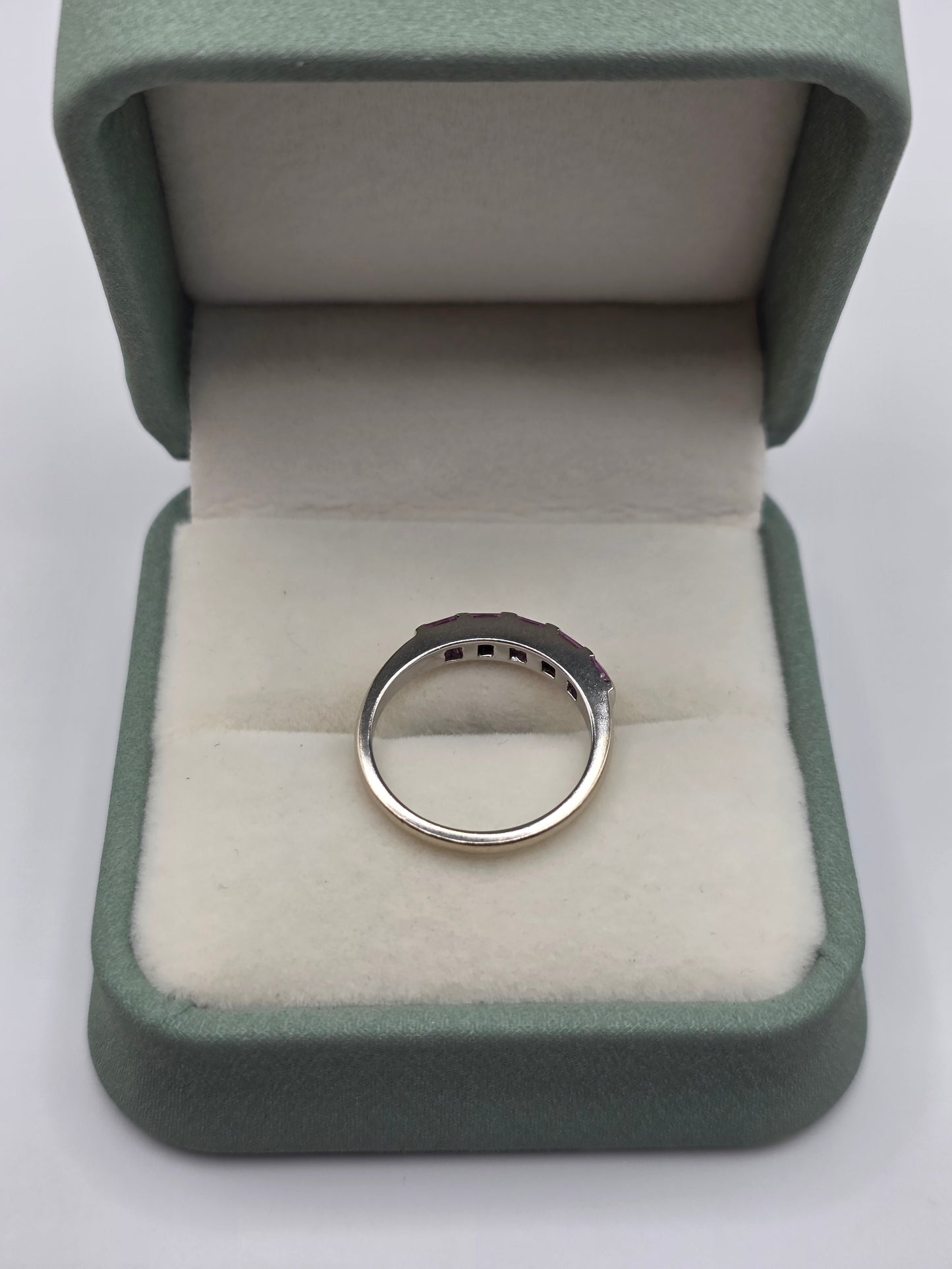 9ct white gold pink sapphire ring