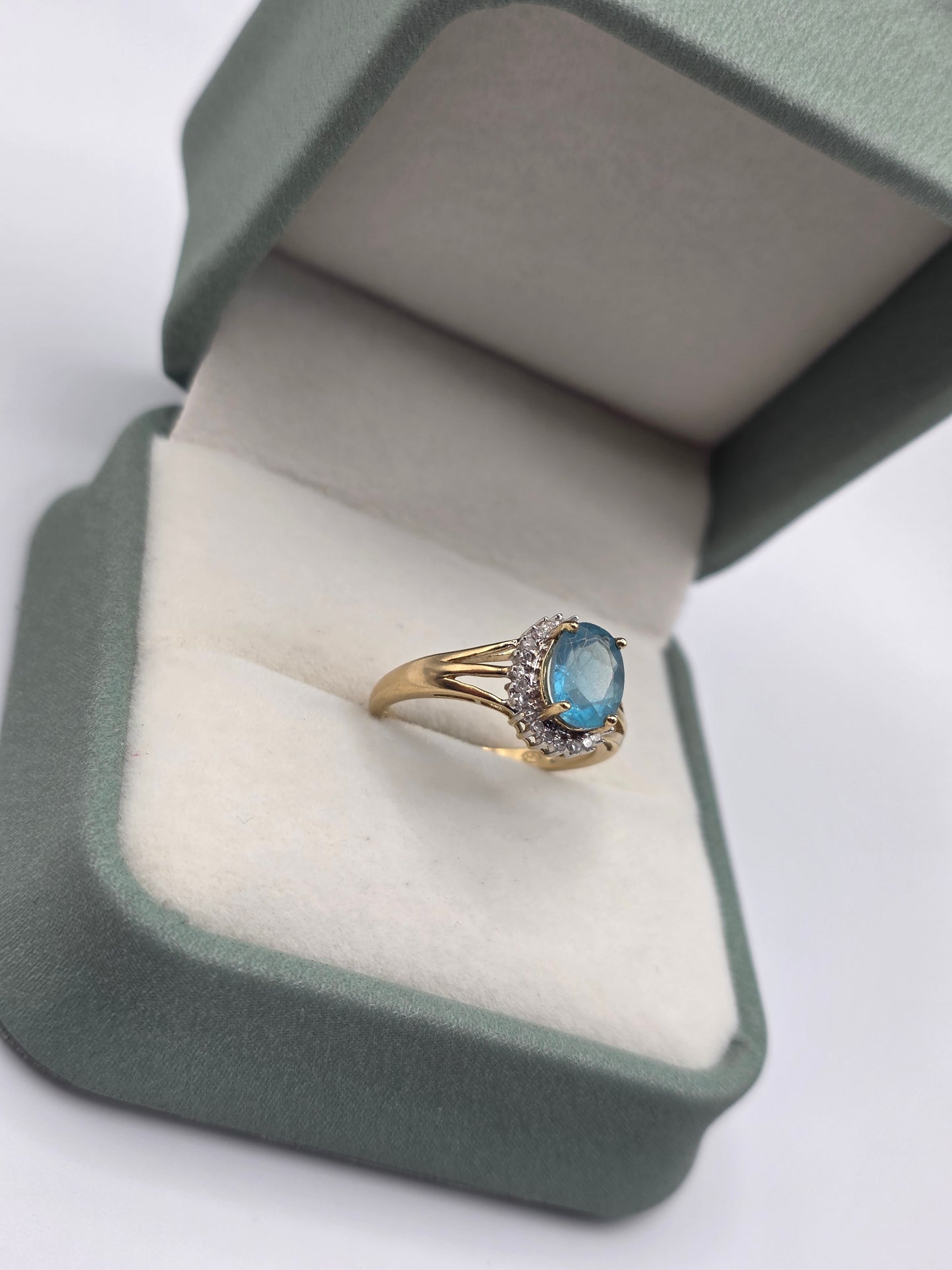 9ct gold aquamarine and diamond ring