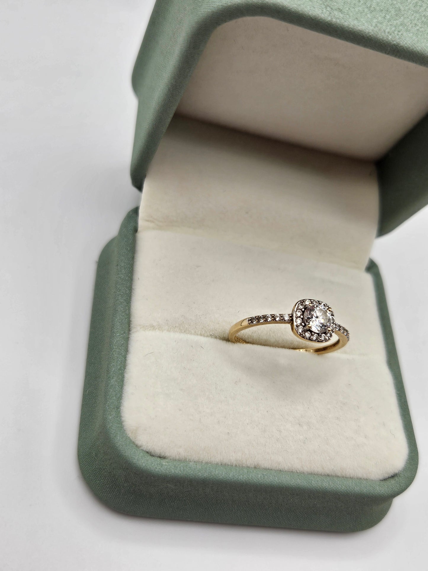 9ct gold cz cluster ring