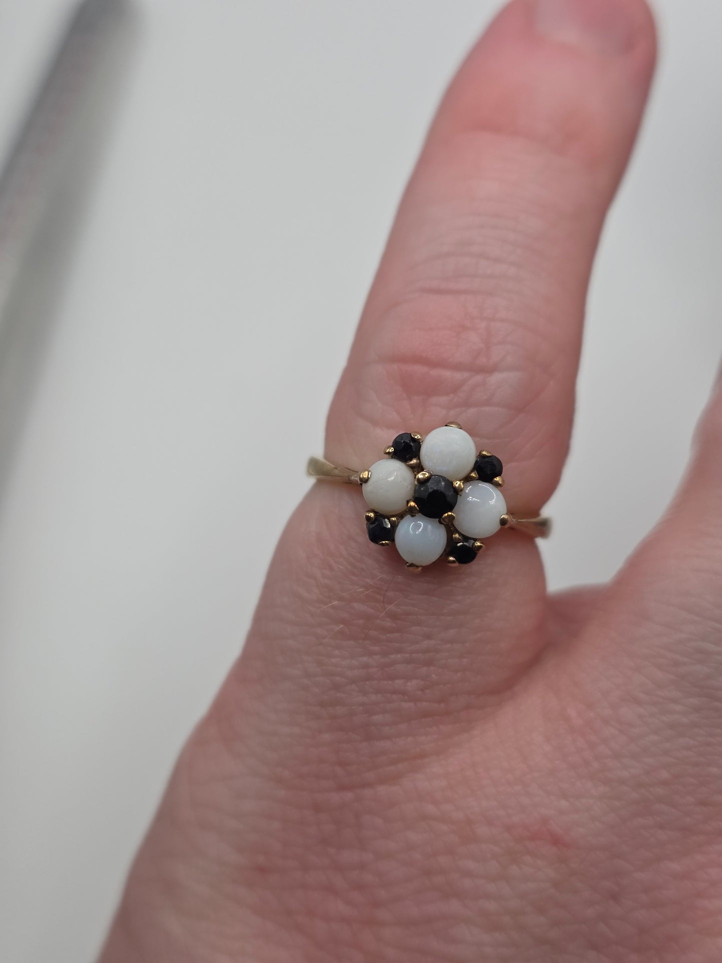 9ct gold opal and sapphire ring
