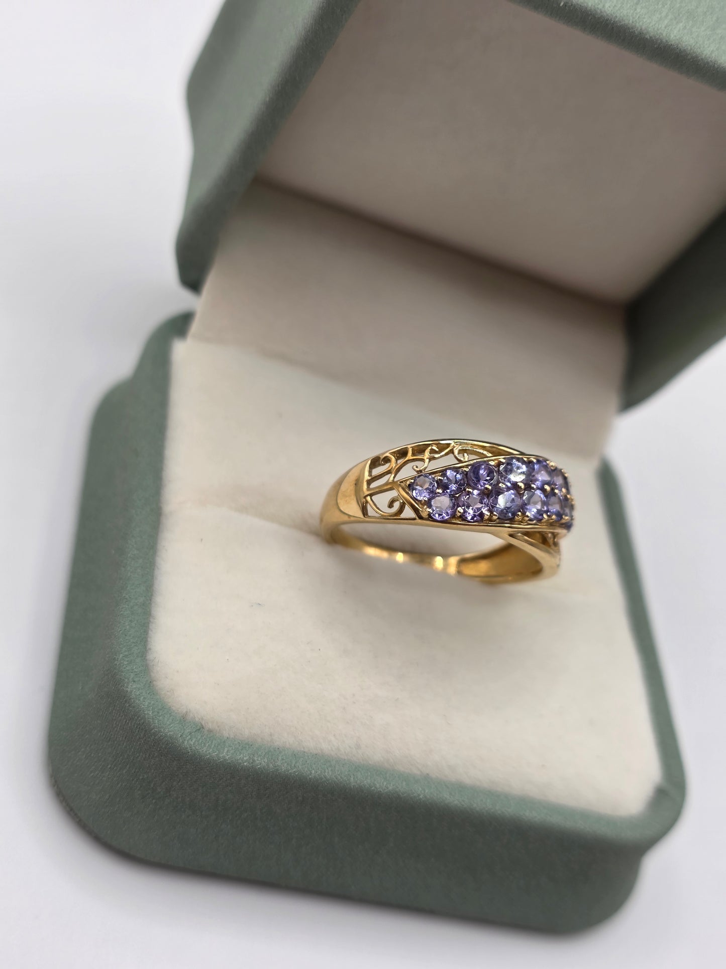 9ct gold tanzanite ring