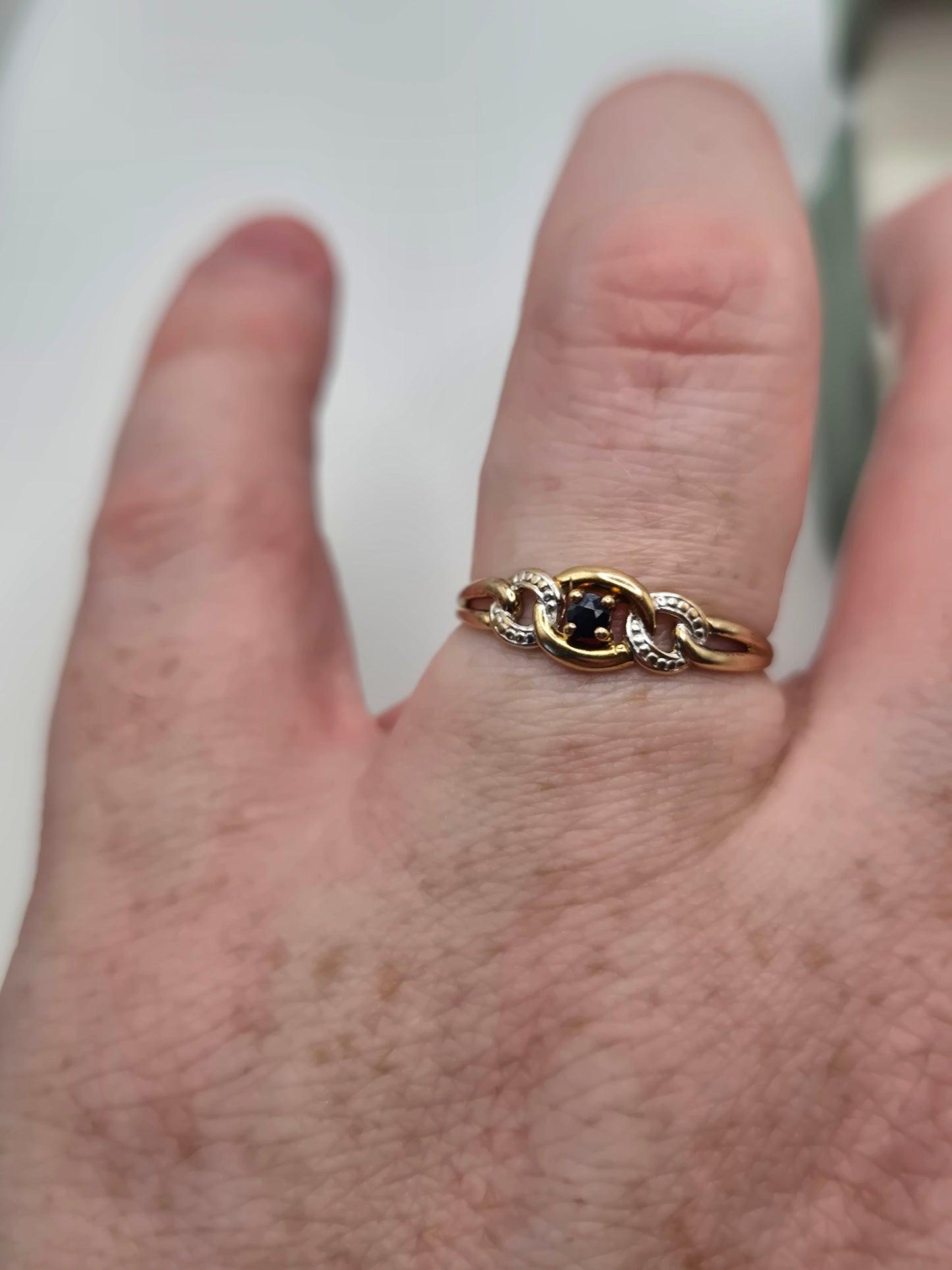 9ct gold sapphire ring