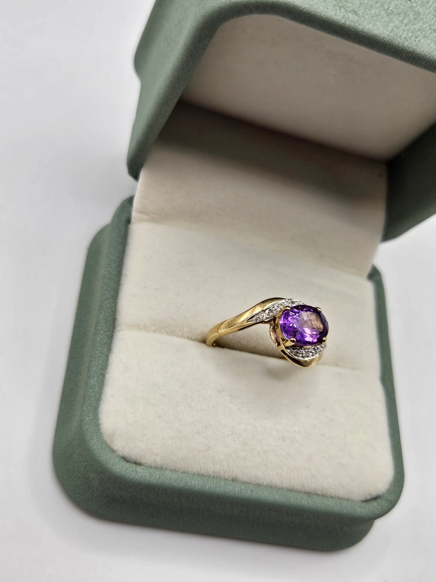 9ct gold amethyst and diamond ring