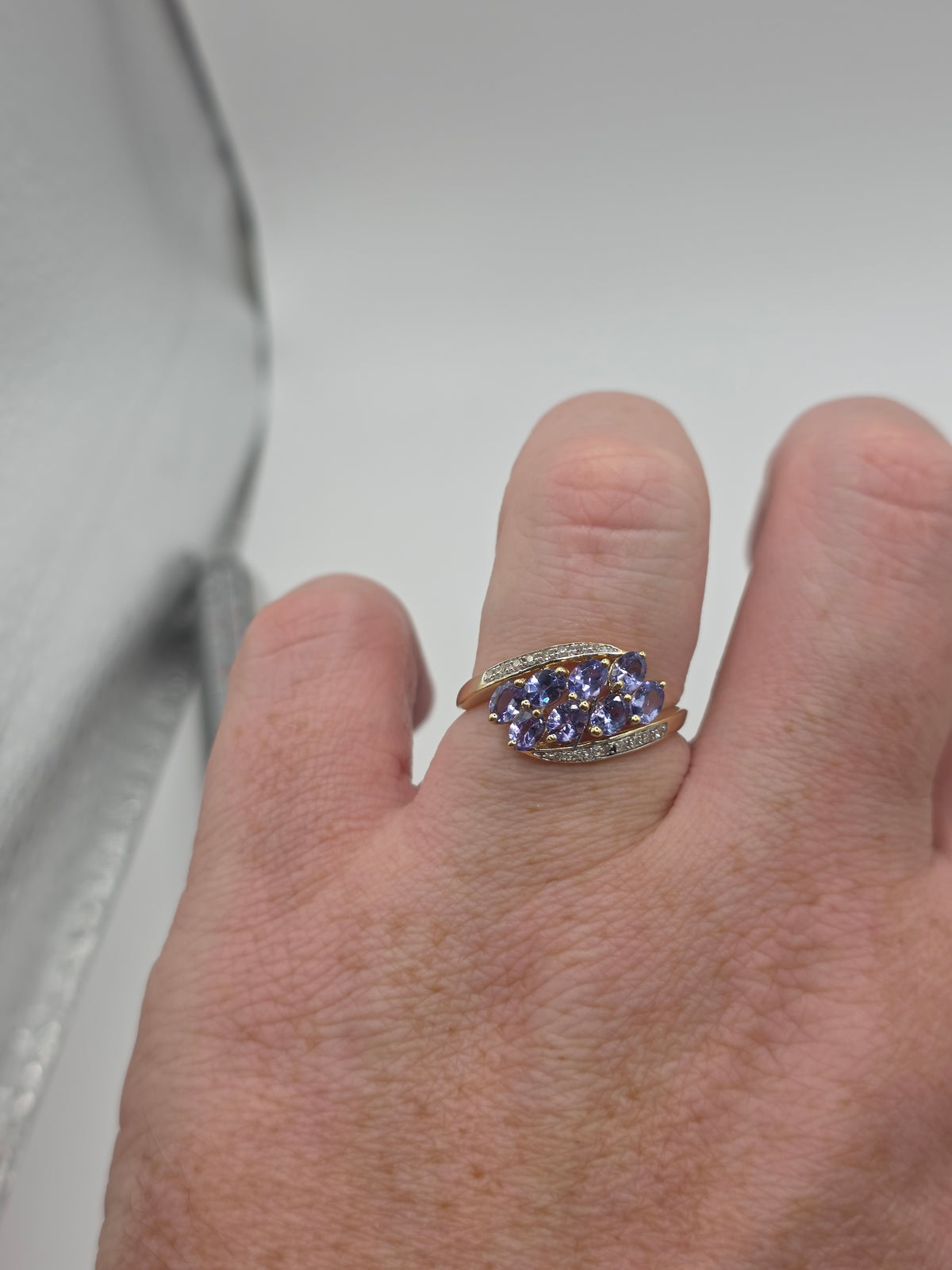9ct gold tanzanite and diamond ring