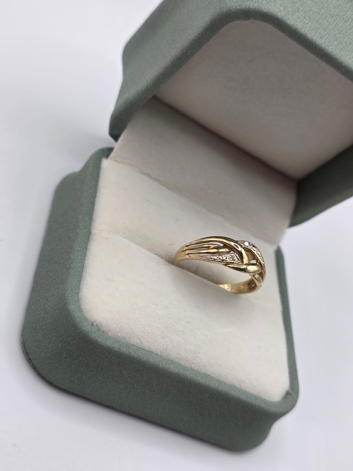 9ct gold diamond ring