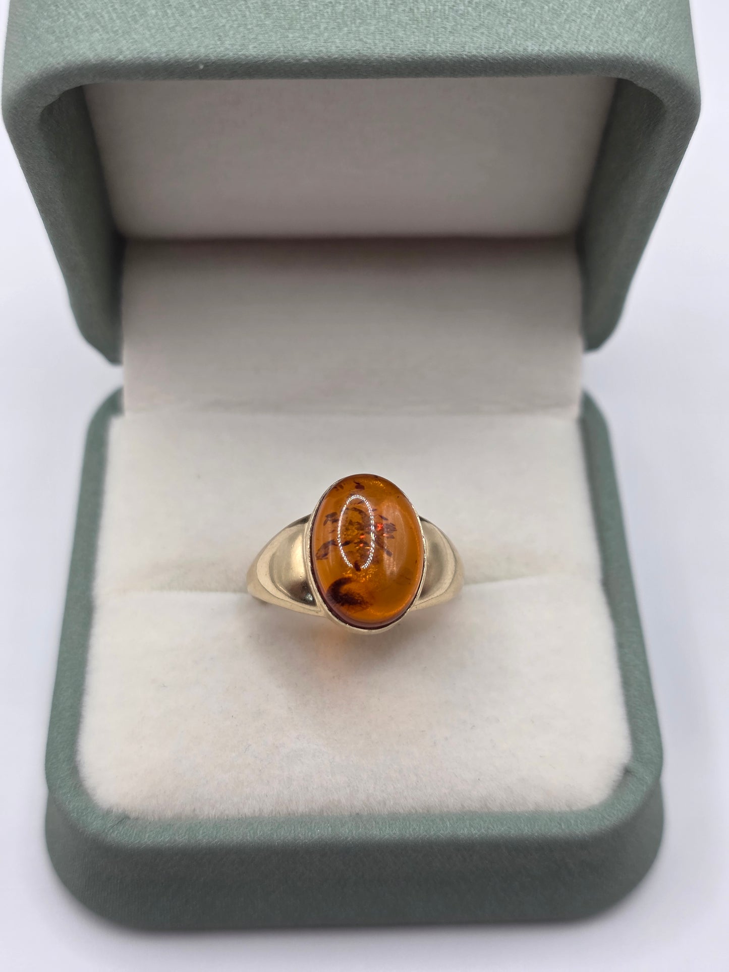 Heavy 9ct gold amber ring