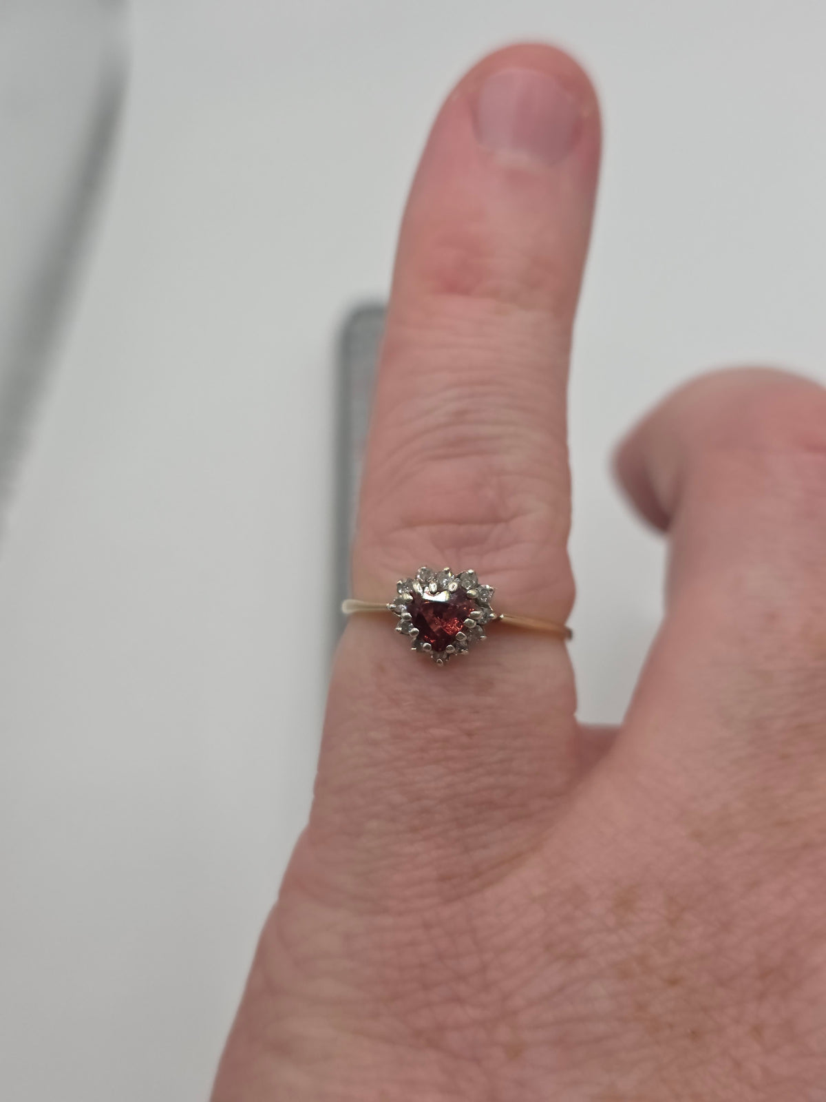 9ct gold garnet and diamond ring