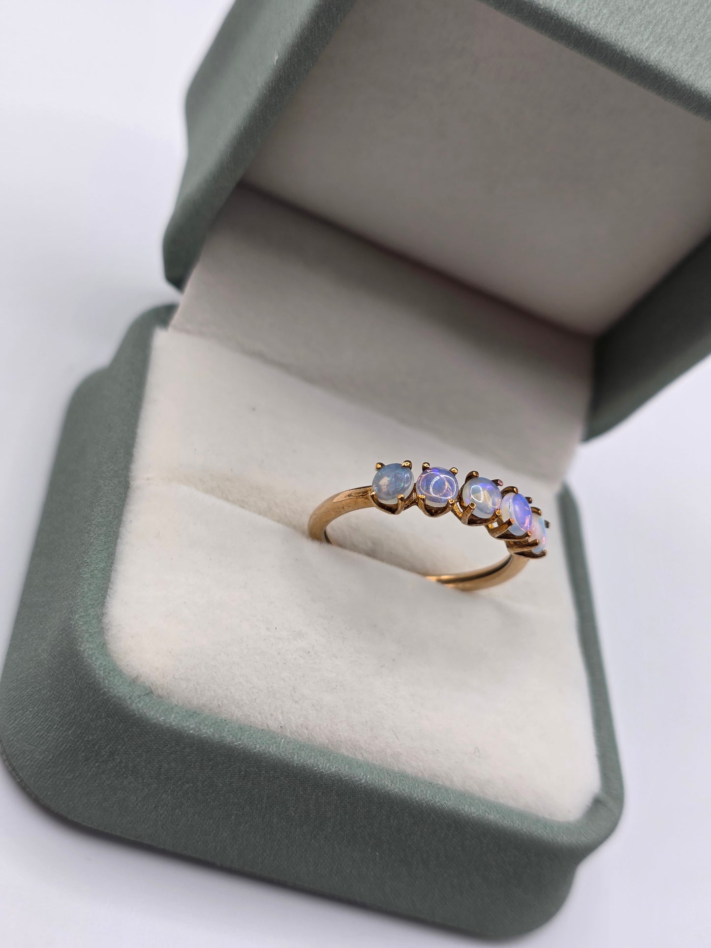 9ct gold opal ring