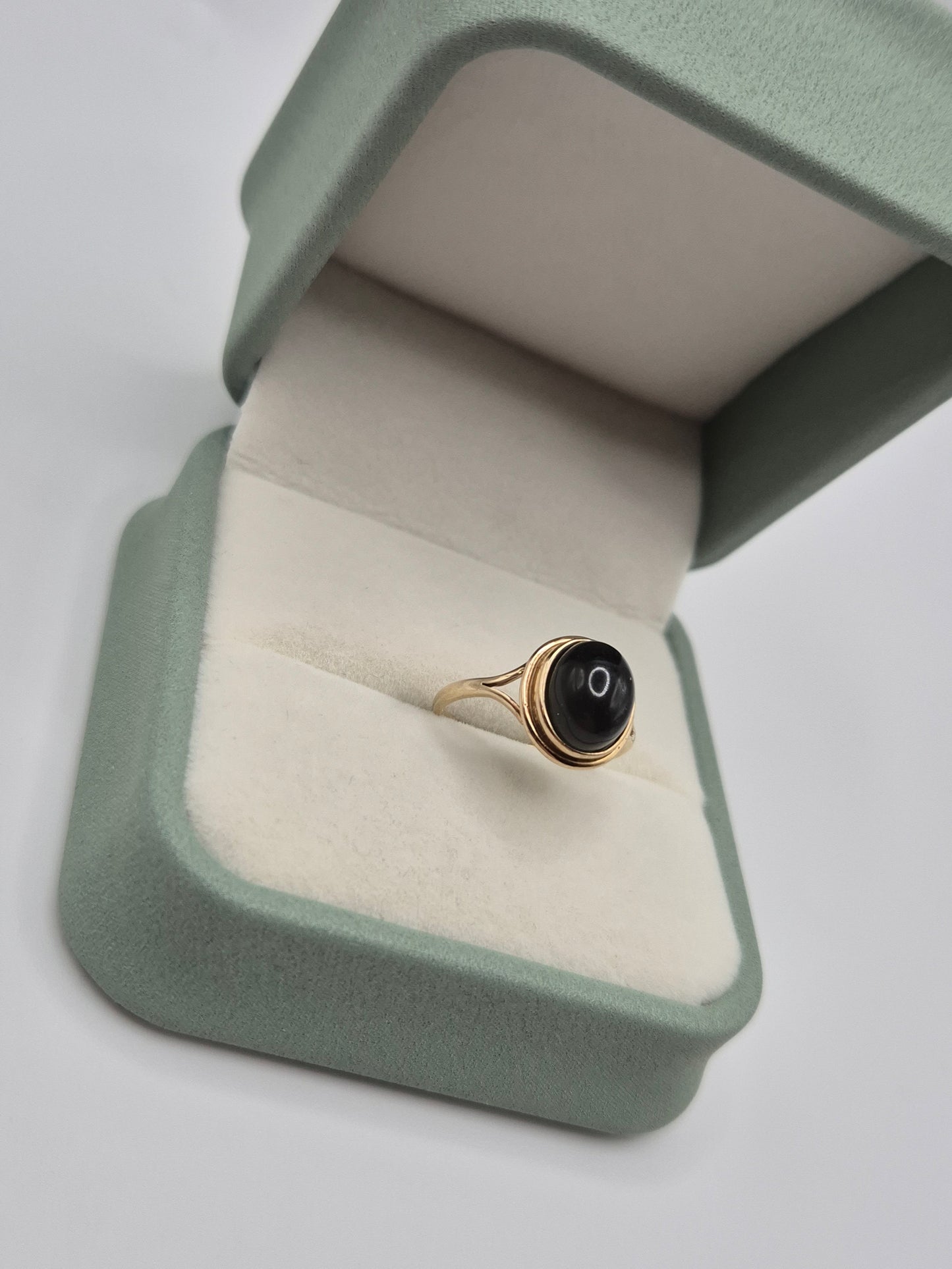 9ct gold rock crystal ring