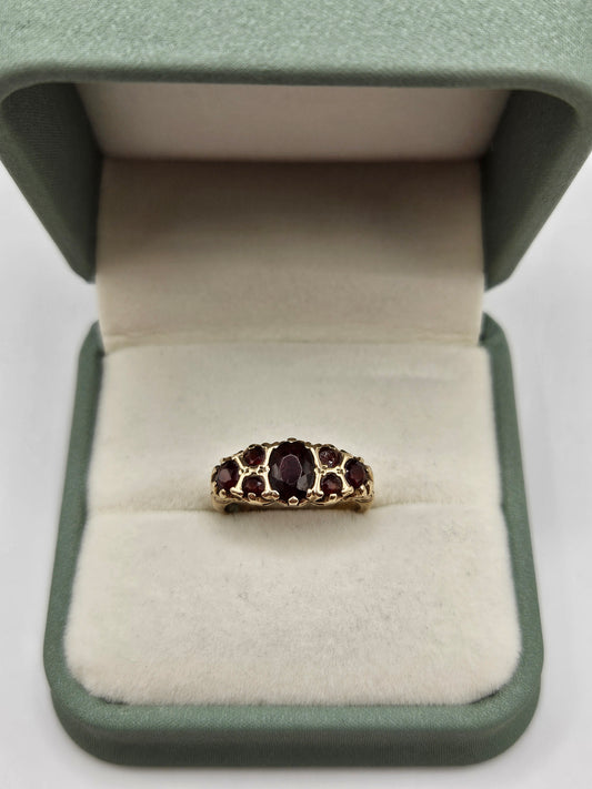 9ct gold garnet ring