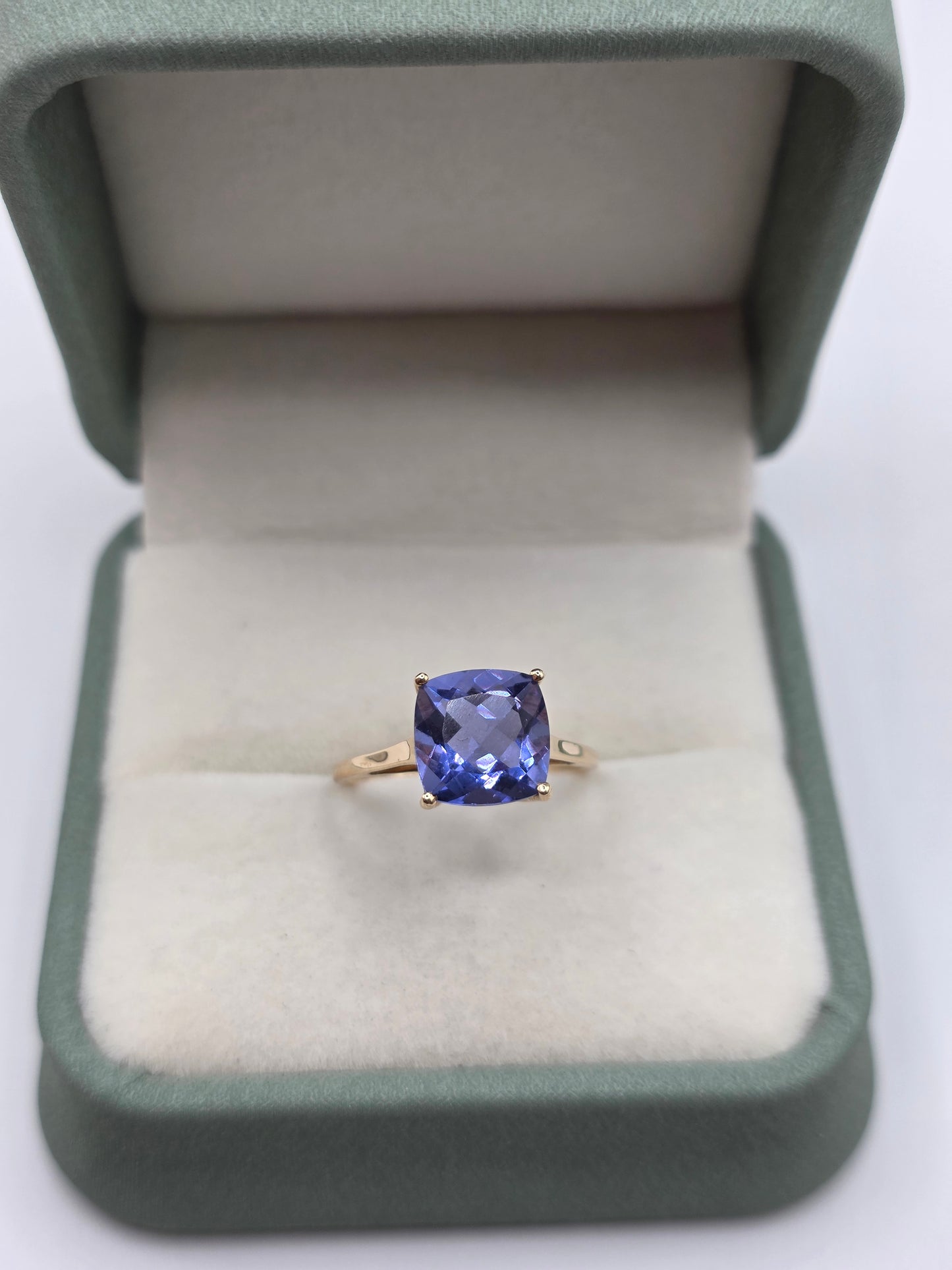 9ct gold colour change fluorite ring