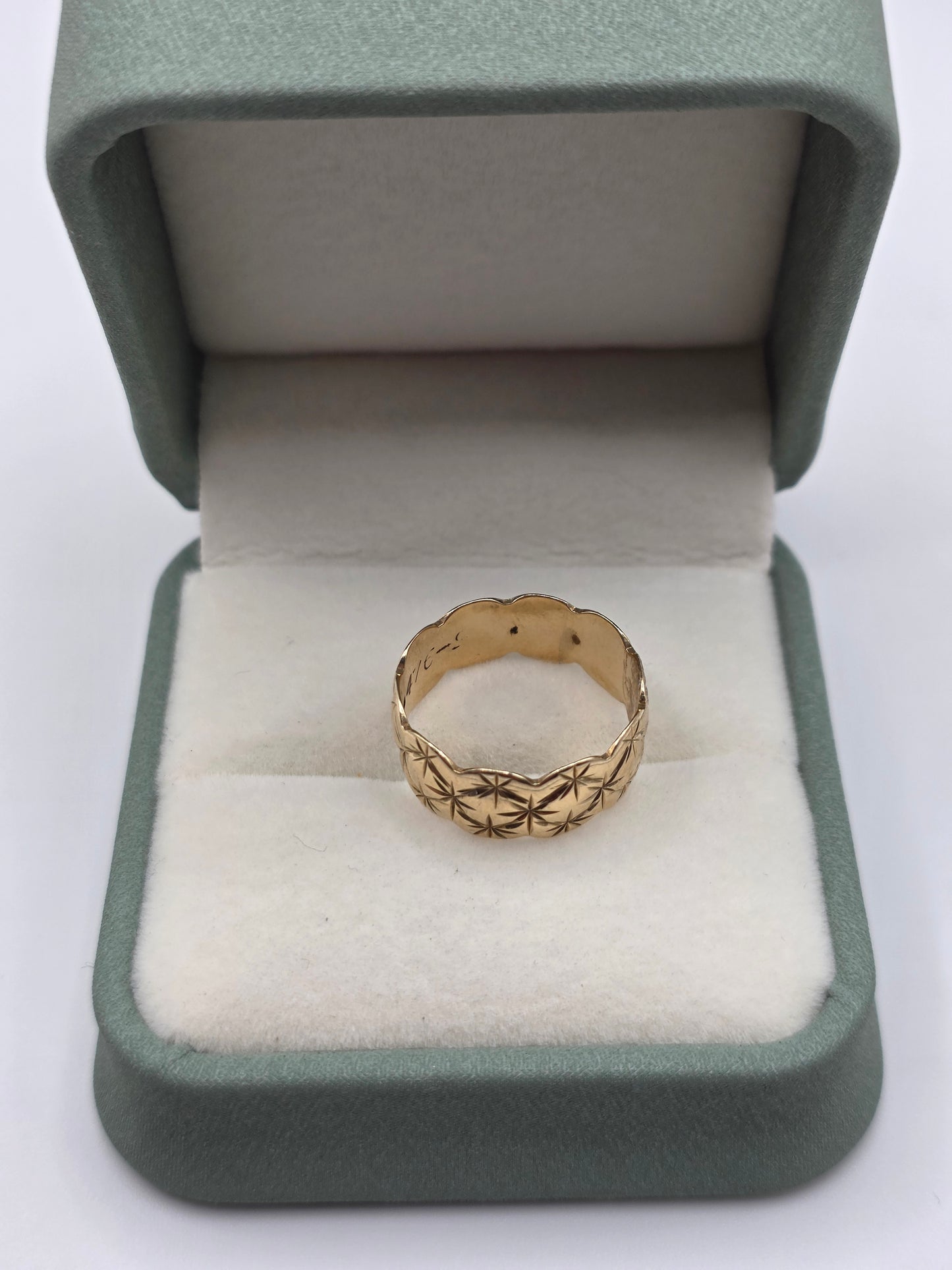 9ct gold star band ring