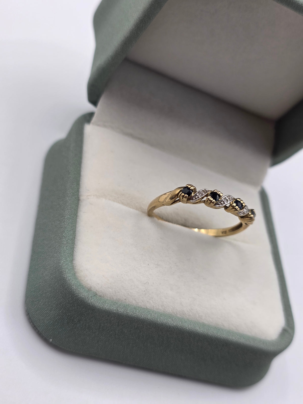 9ct gold sapphire and diamond ring