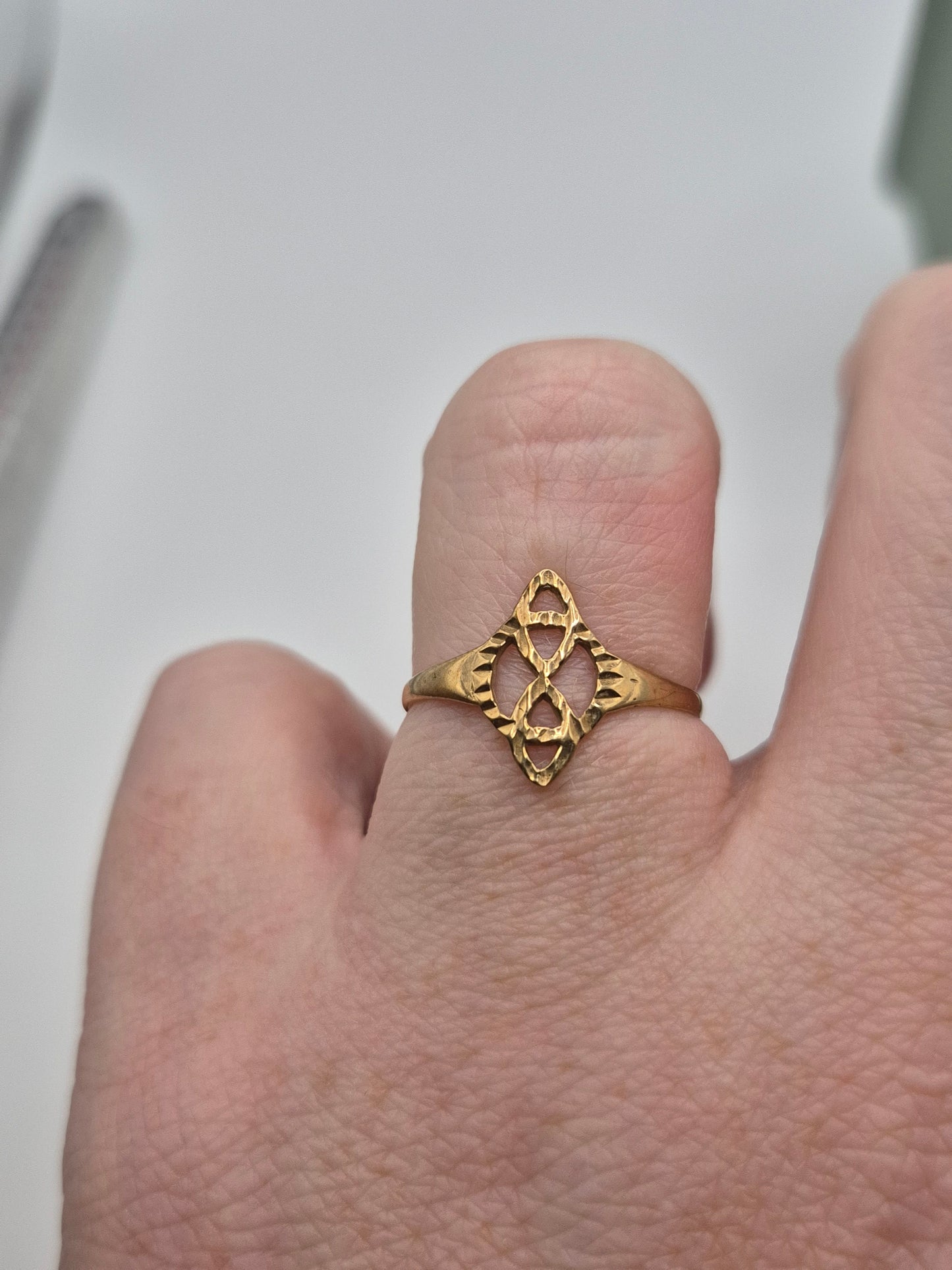 9ct gold ring