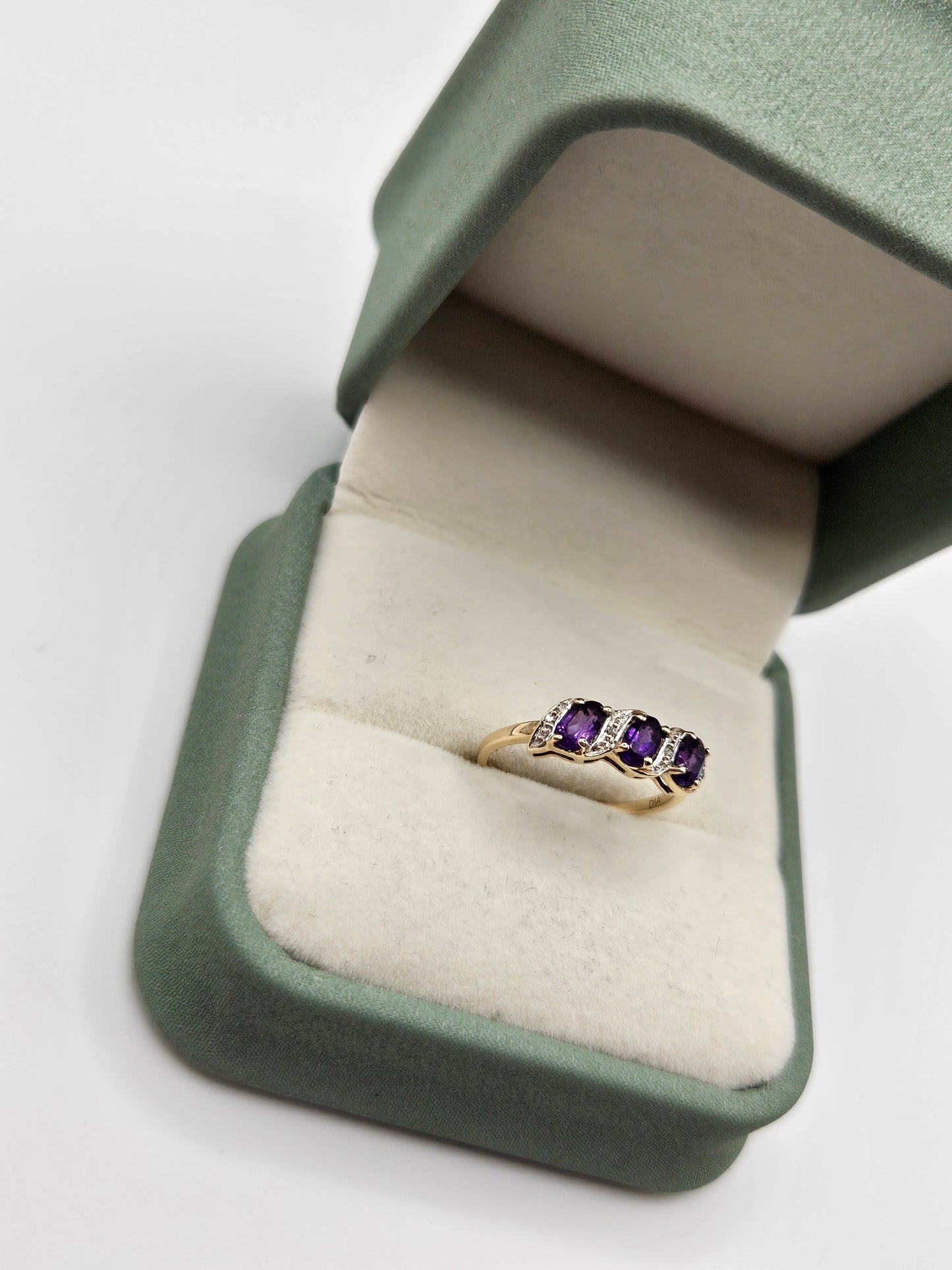 9ct gold amethyst and diamond ring