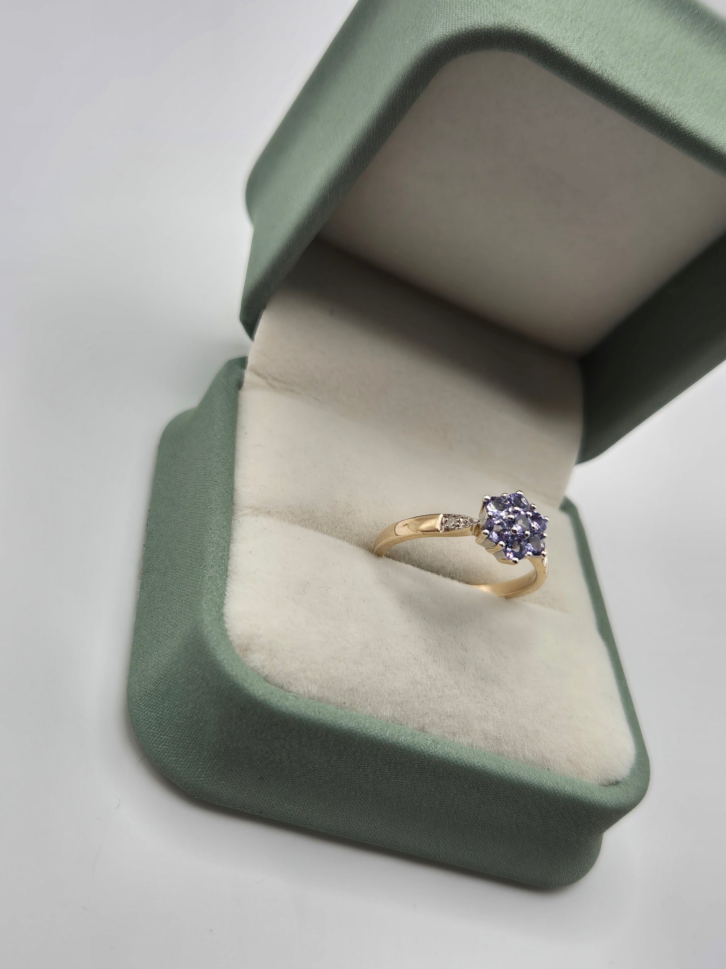 9ct gold tanzanite and diamond ring