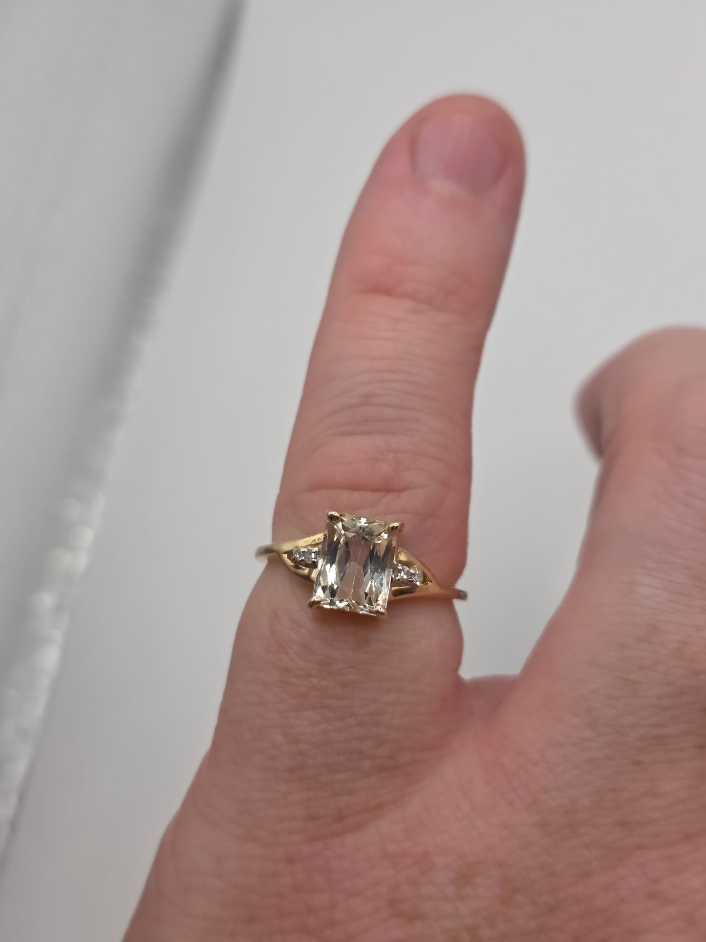 9ct gold quartz and diamond ring