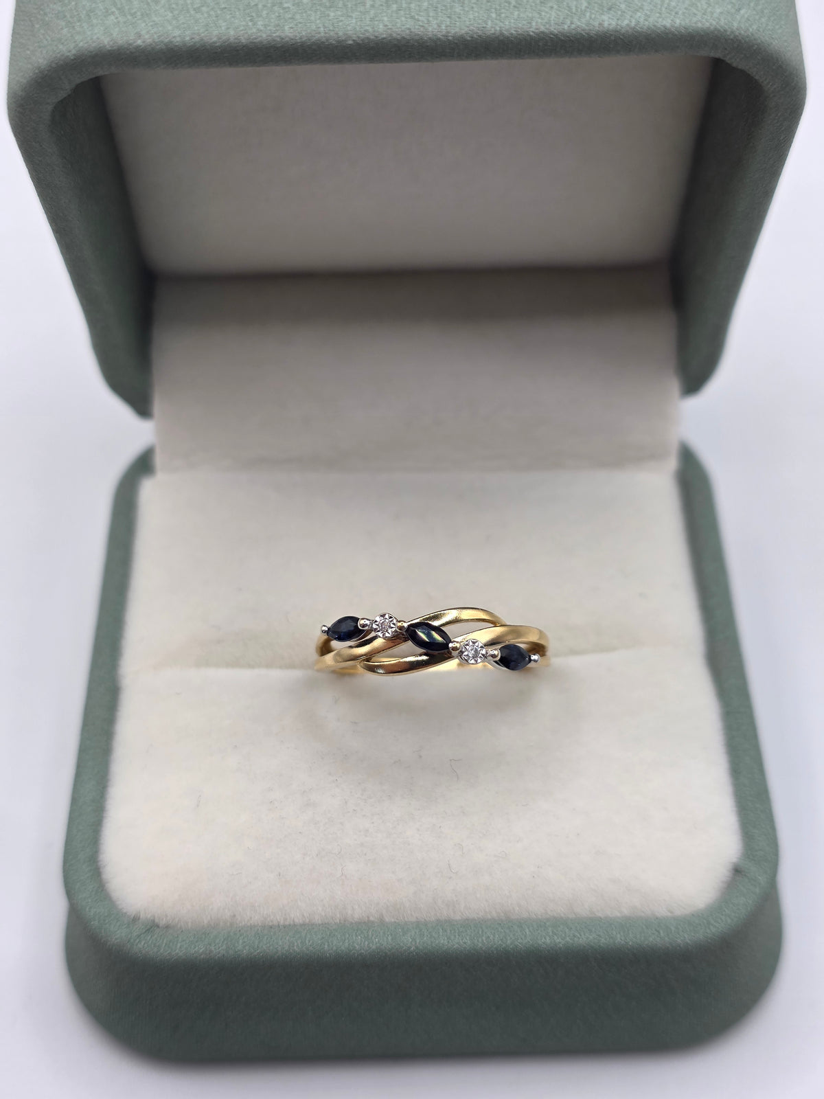 9ct gold sapphire and diamond ring