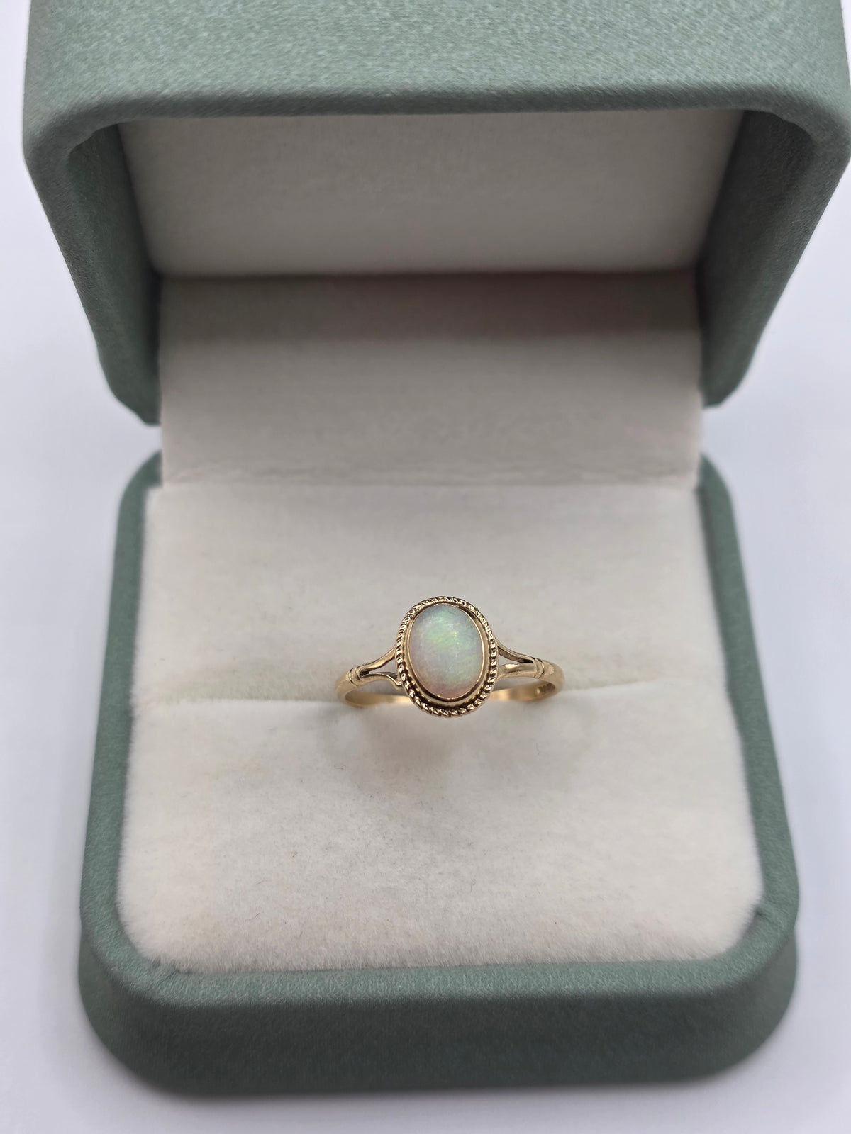 9ct gold opal ring