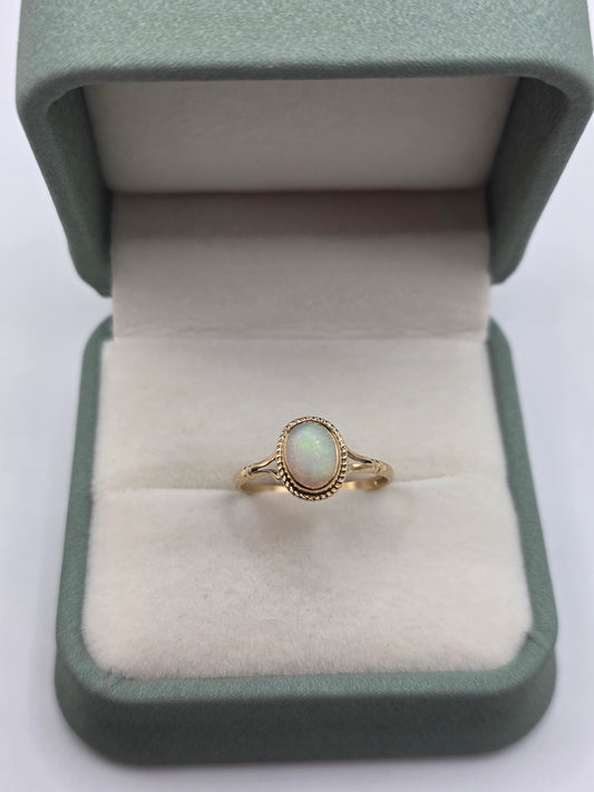 9ct gold opal ring