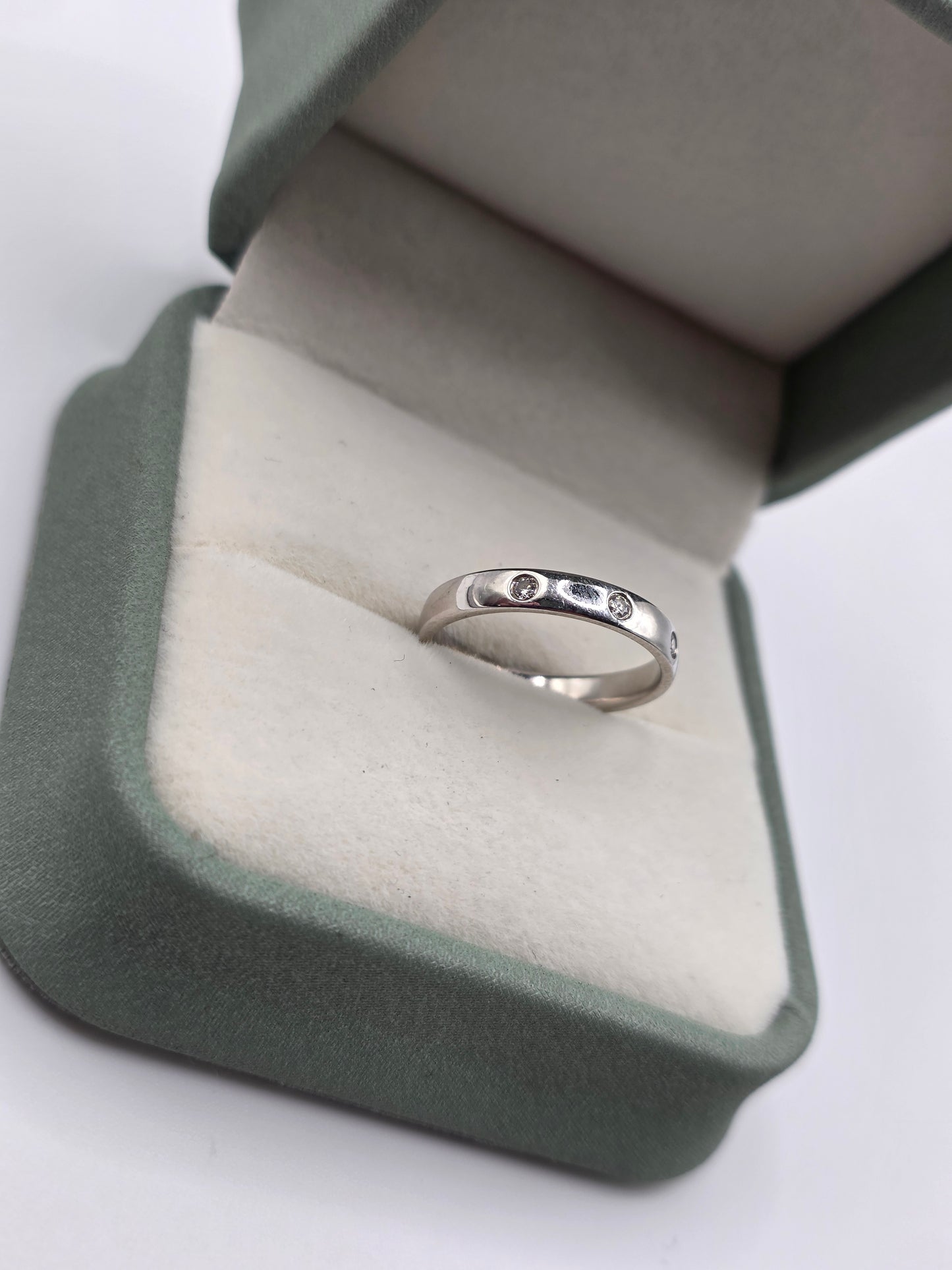 9ct white gold diamond ring