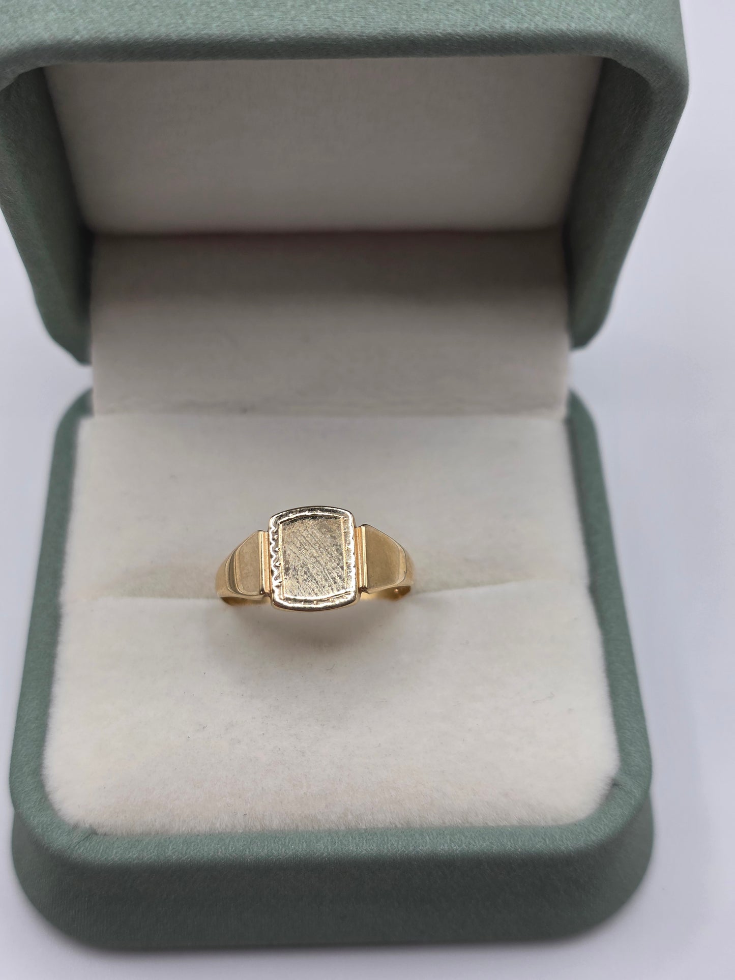 9ct gold signet ring