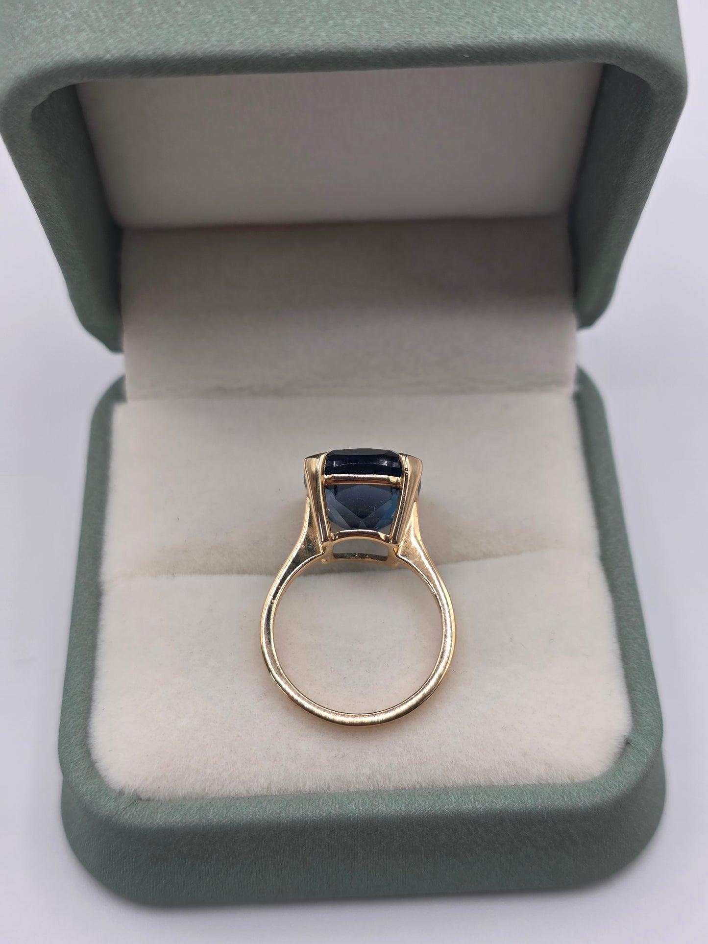 9ct gold topaz ring