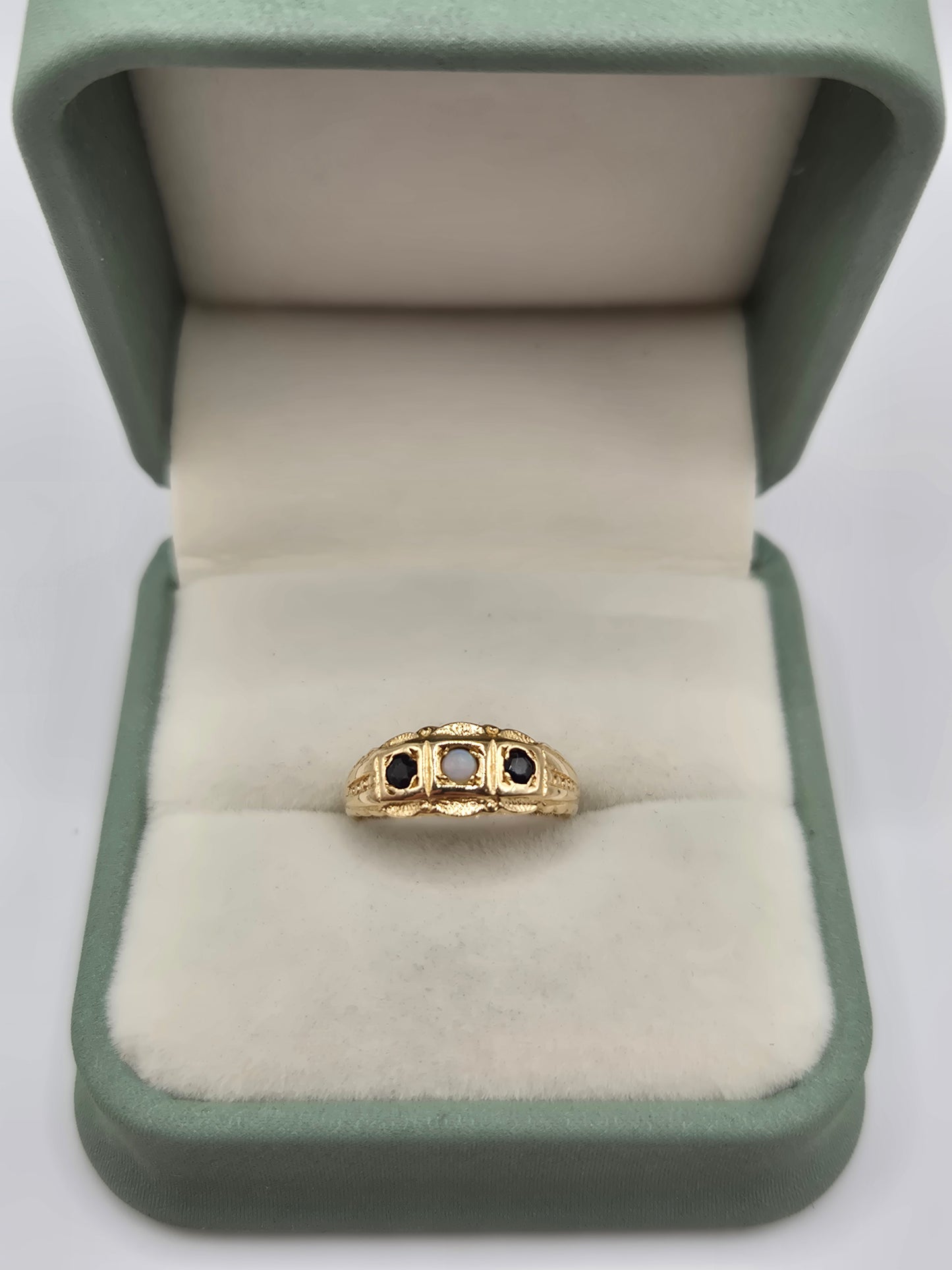 9ct gold sapphire and opal ring