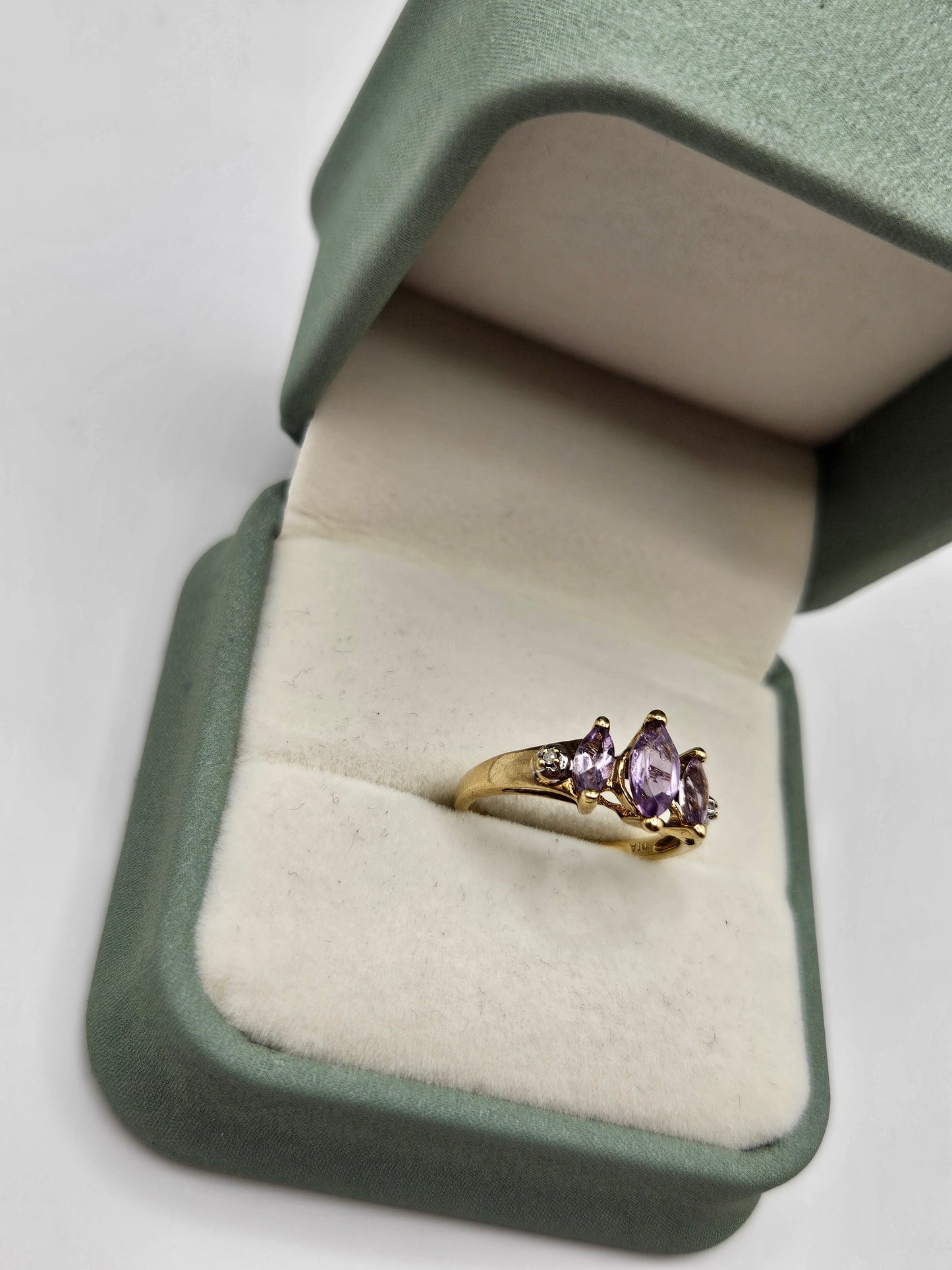 9ct gold amethyst and diamond ring