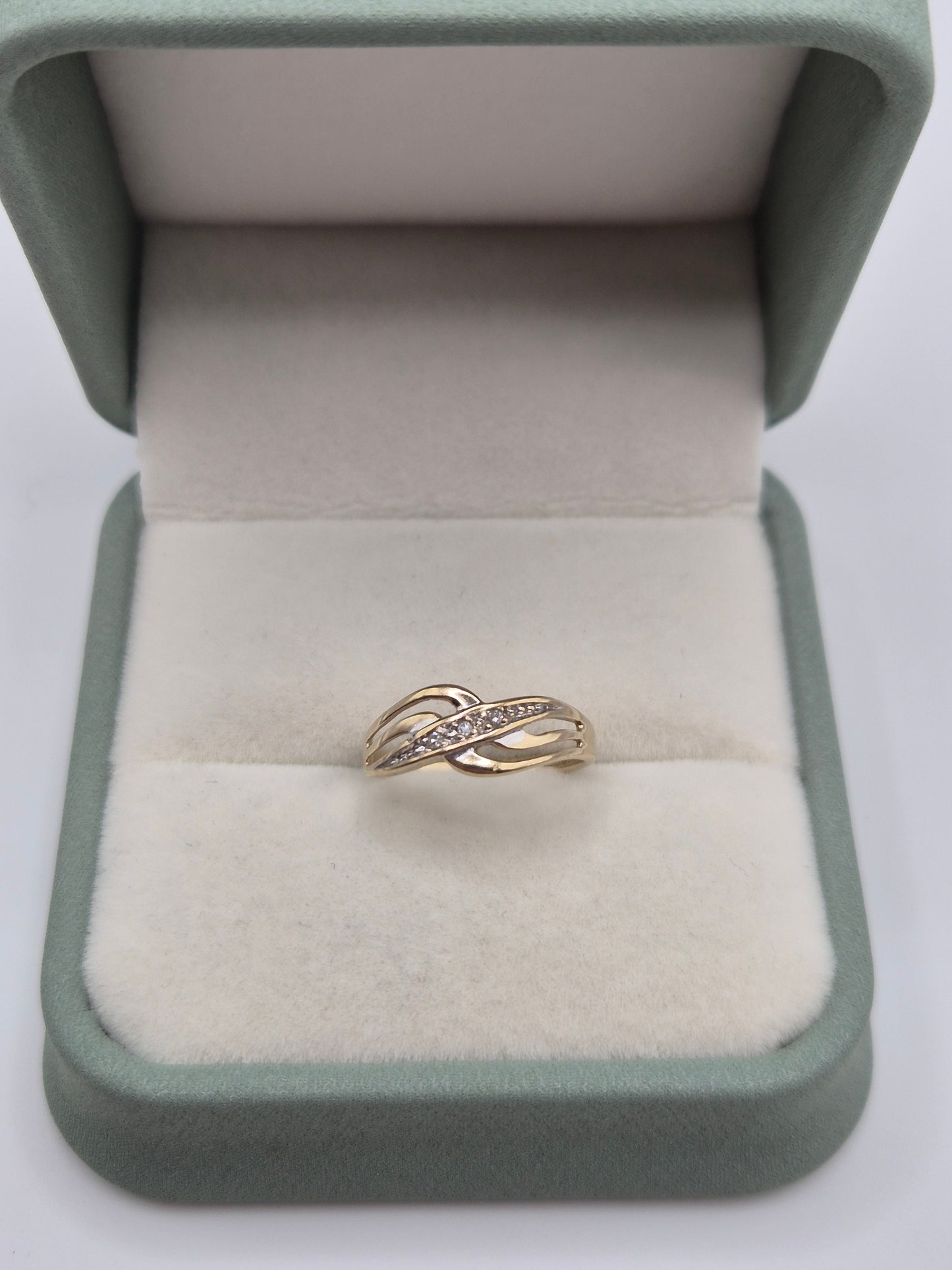 9ct gold diamond ring