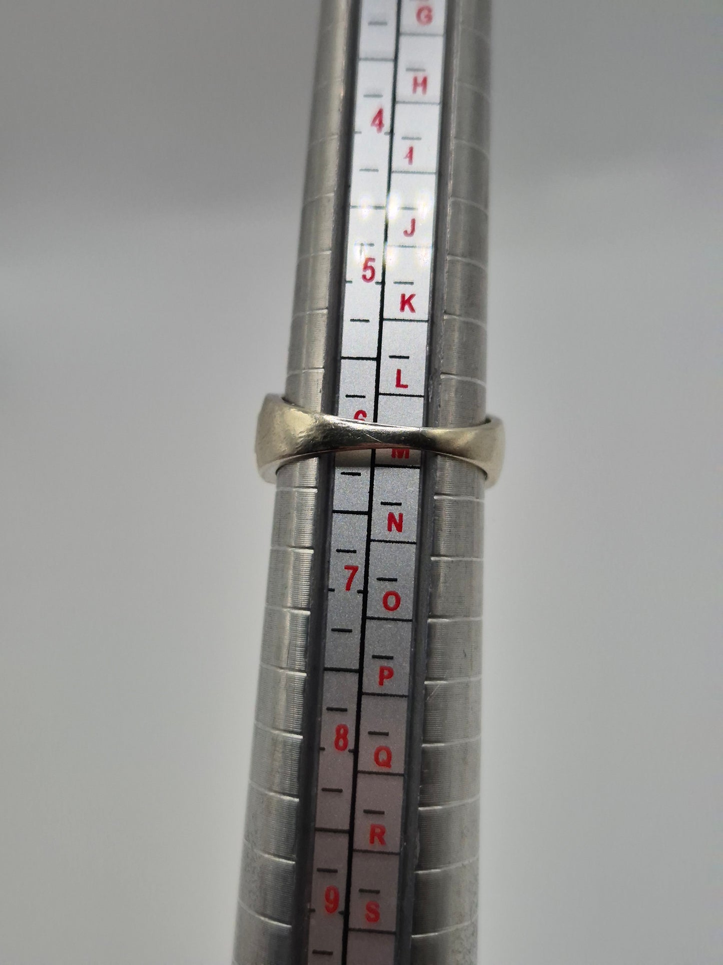 Heavy 9ct white gold sapphire and diamond ring