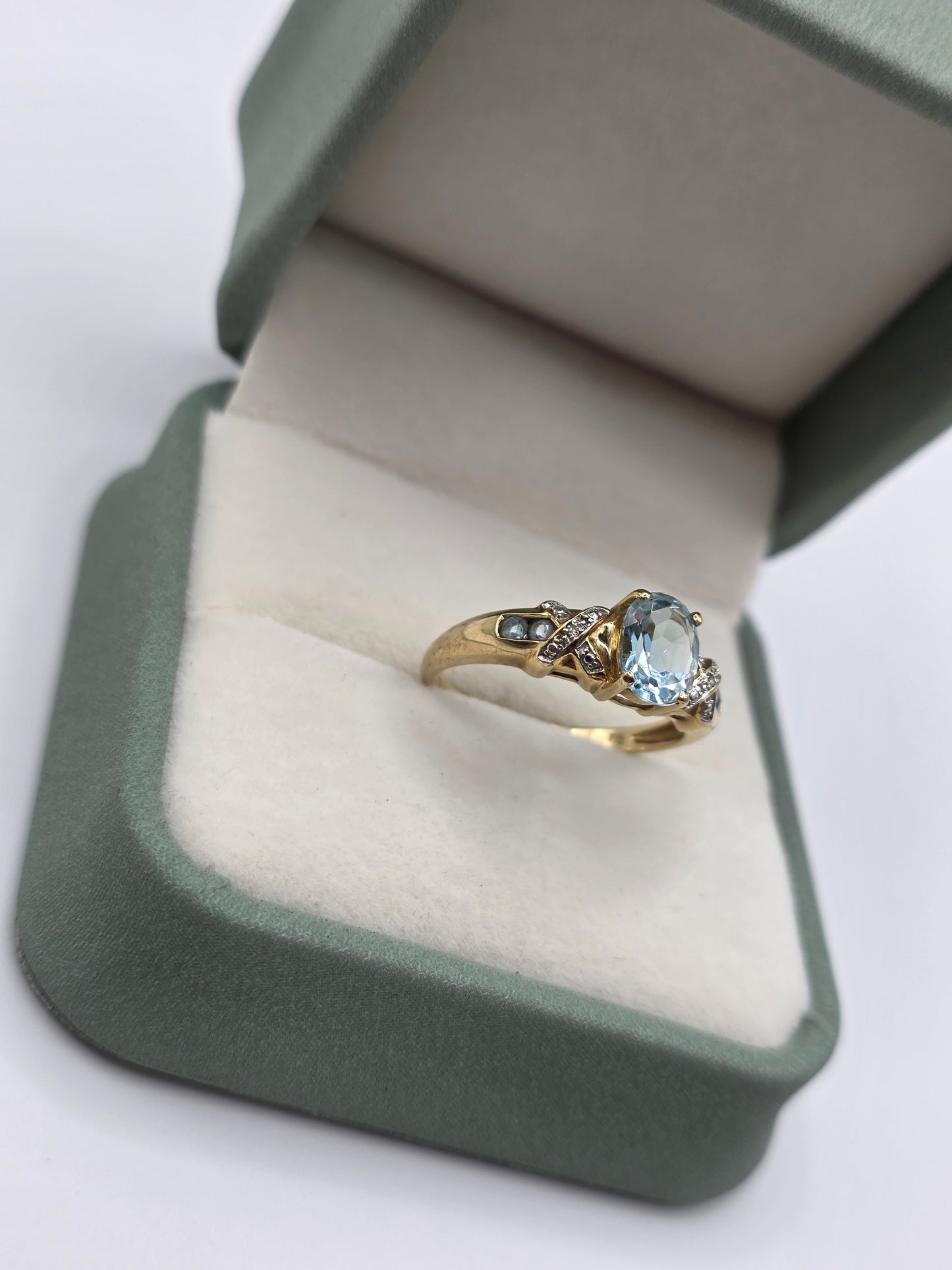 9ct gold topaz and diamond ring