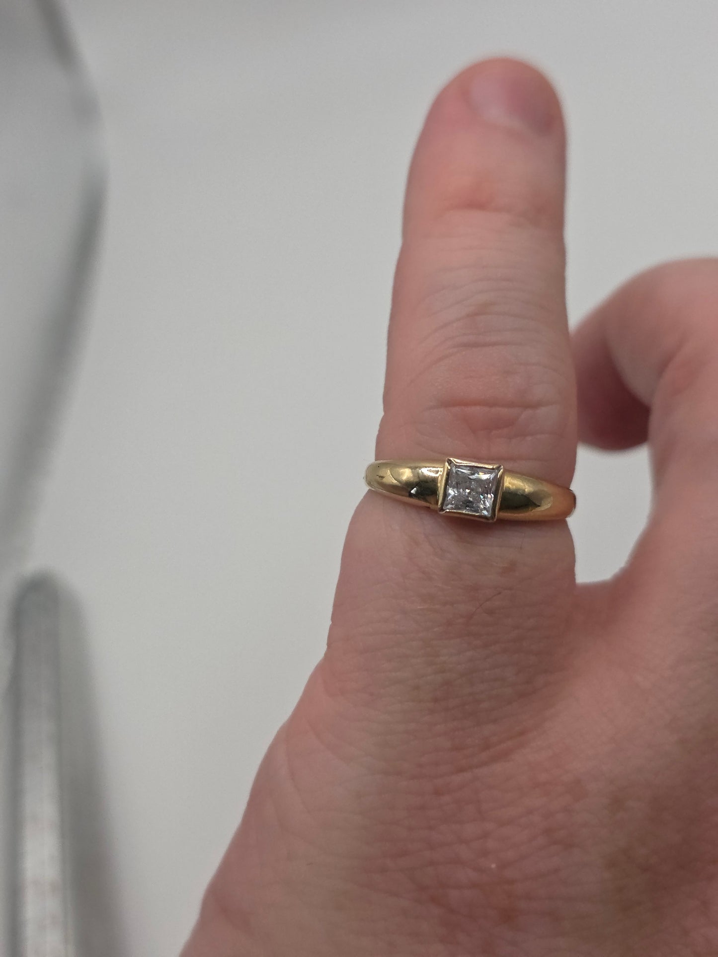 9ct gold cz ring