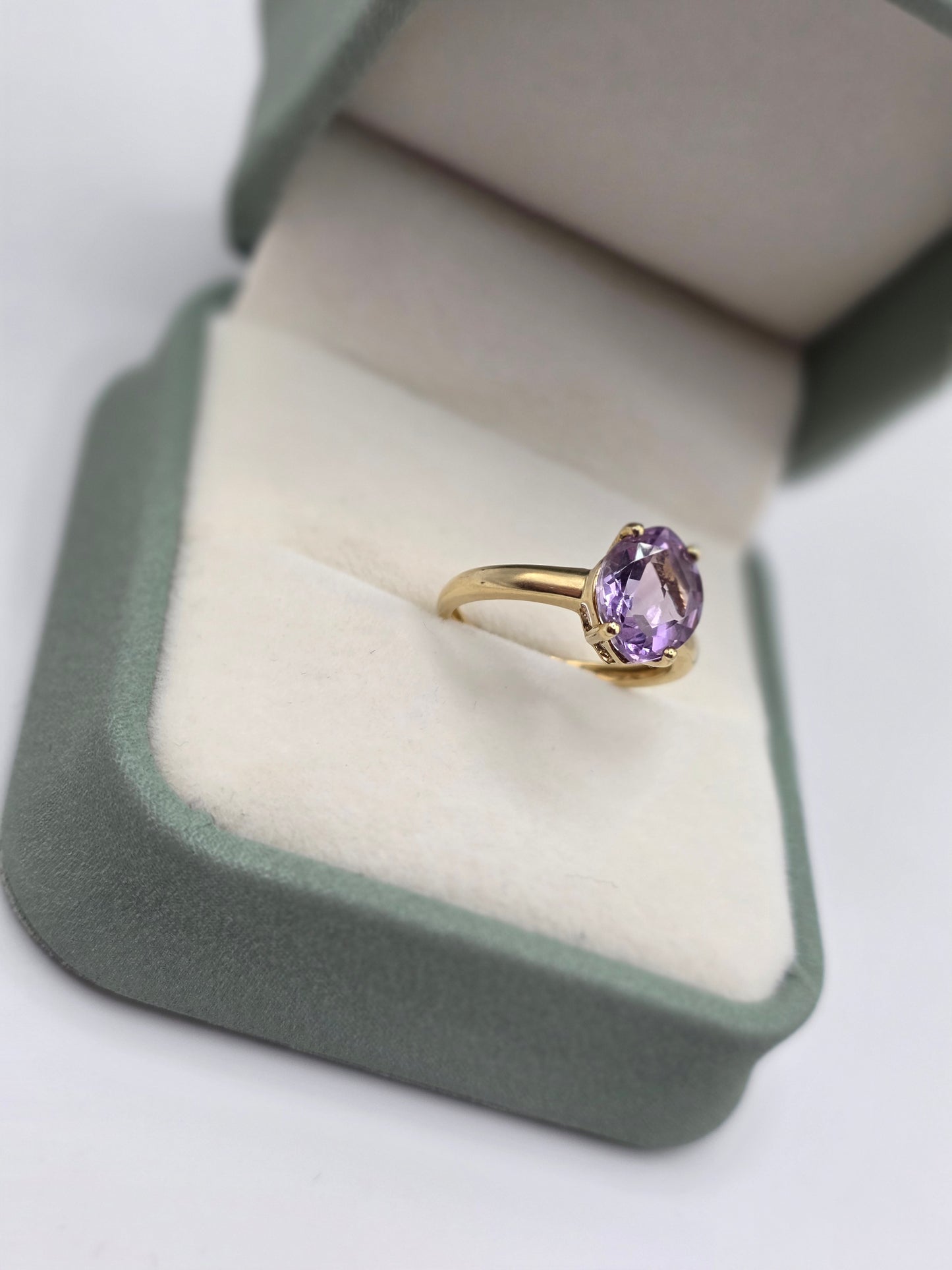 9ct gold pale amethyst ring