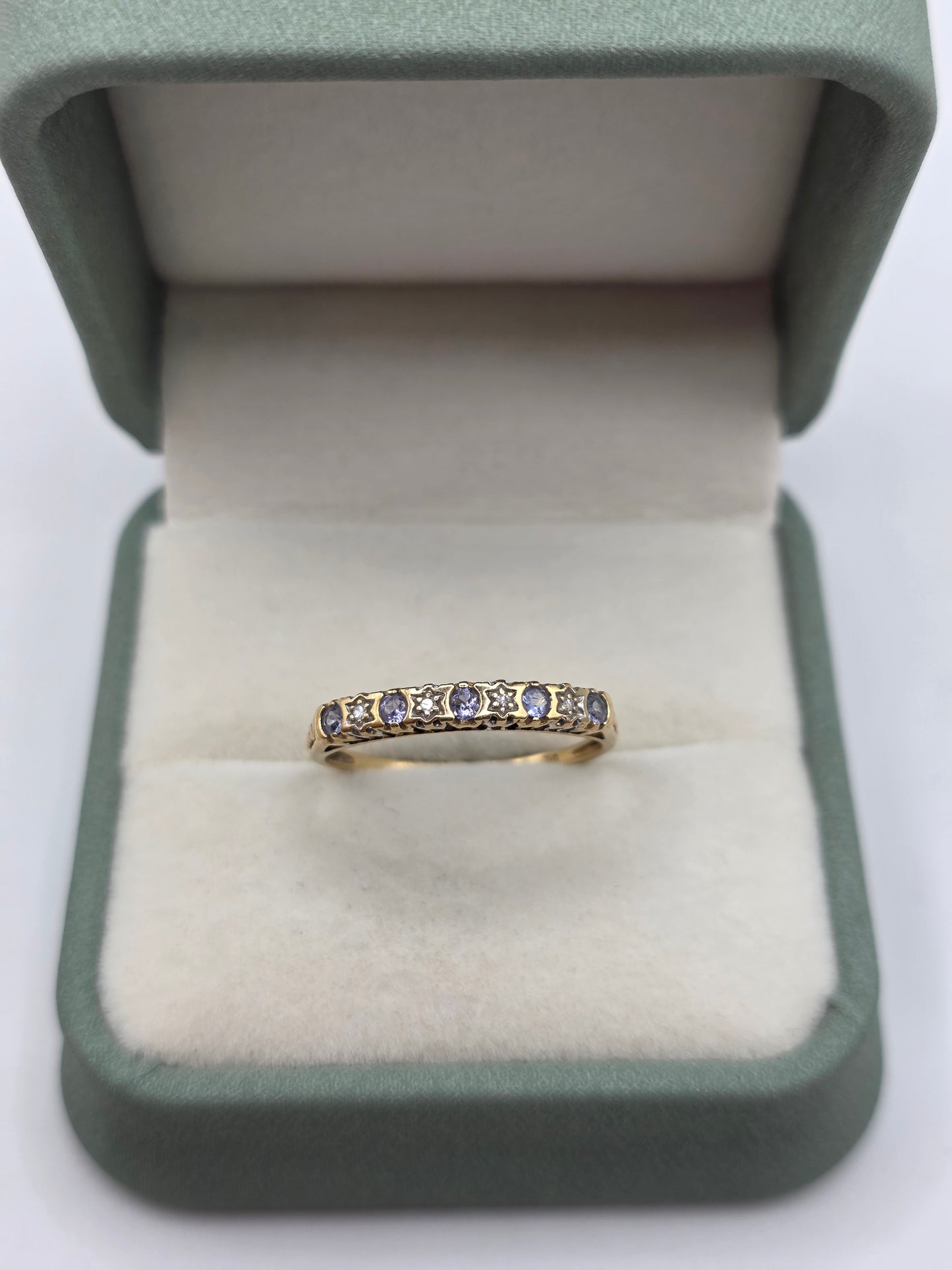 9ct gold tanzanite and diamond ring