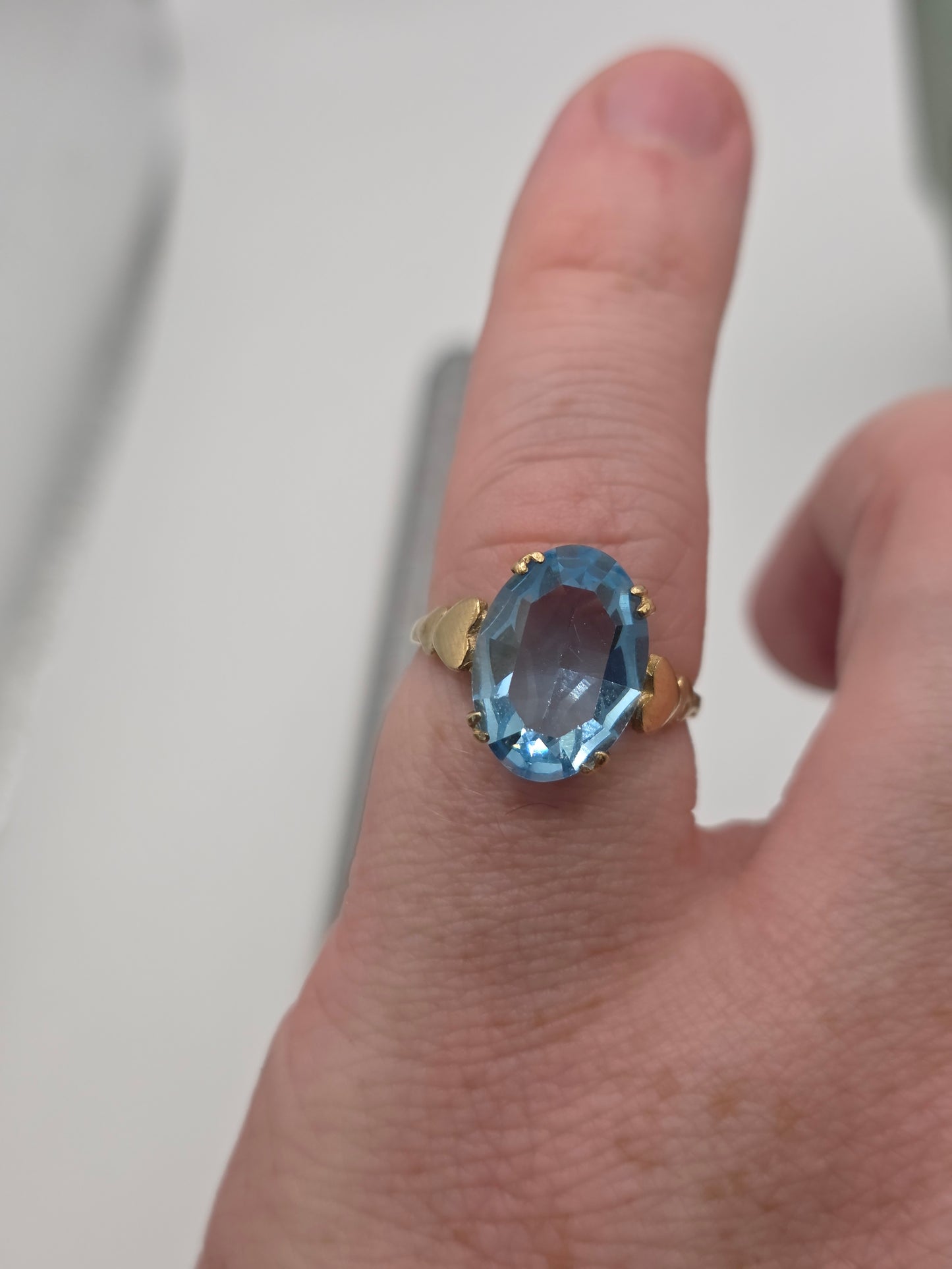 9ct gold blue cz ring