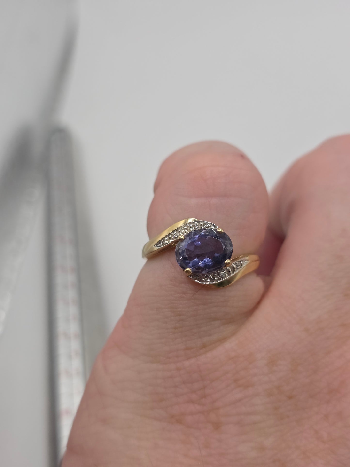 9ct gold tanzanite and diamond ring