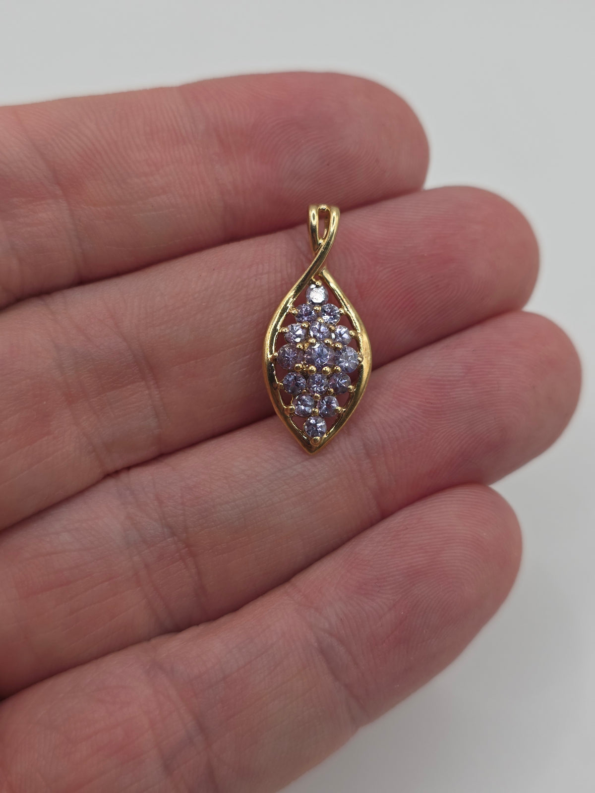 9ct gold tanzanite pendant