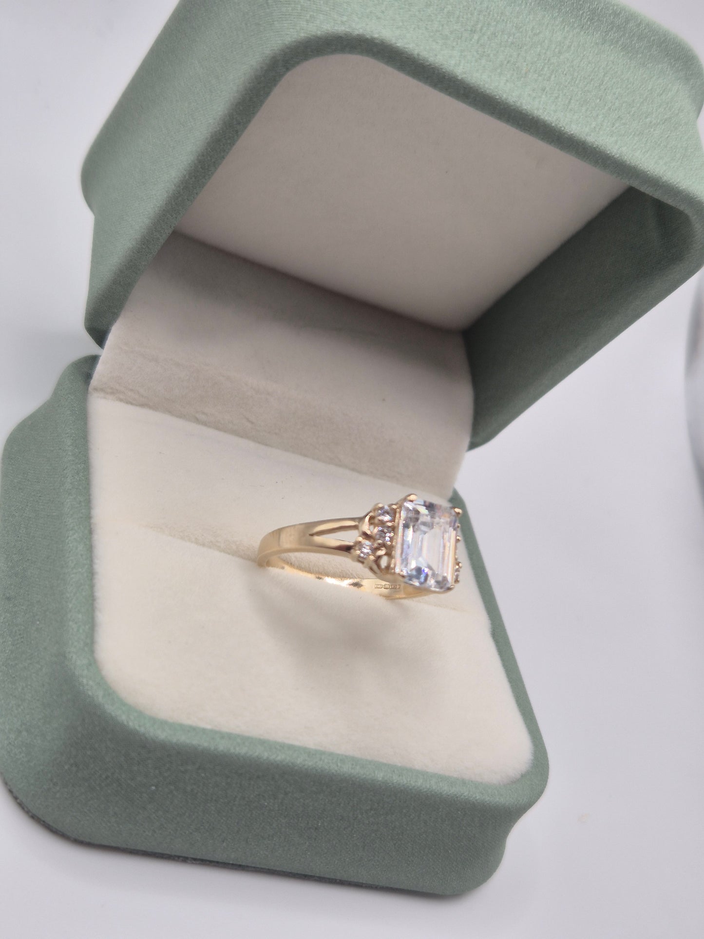 9ct gold topaz and zircon ring