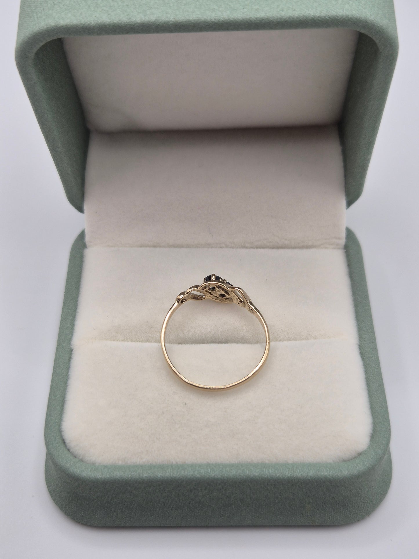 9ct gold sapphire ring