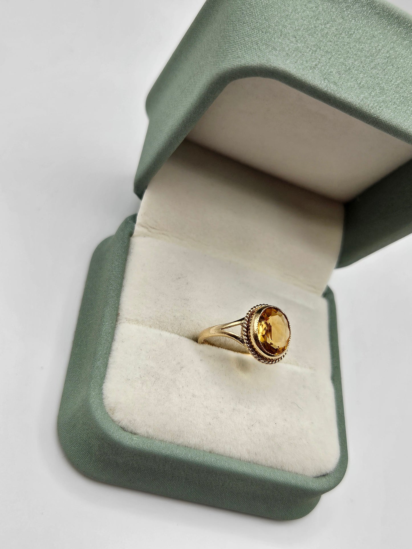 9ct gold citrine ring