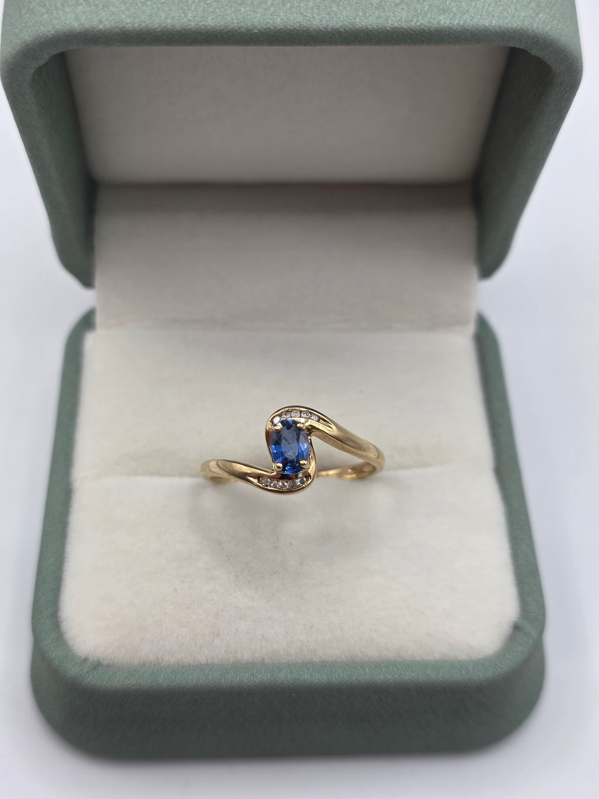 9ct gold sapphire and diamond ring