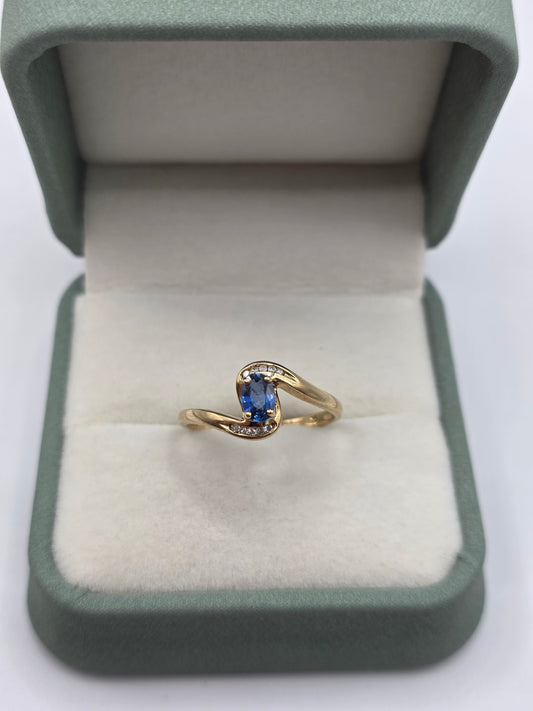 9ct gold sapphire and diamond ring