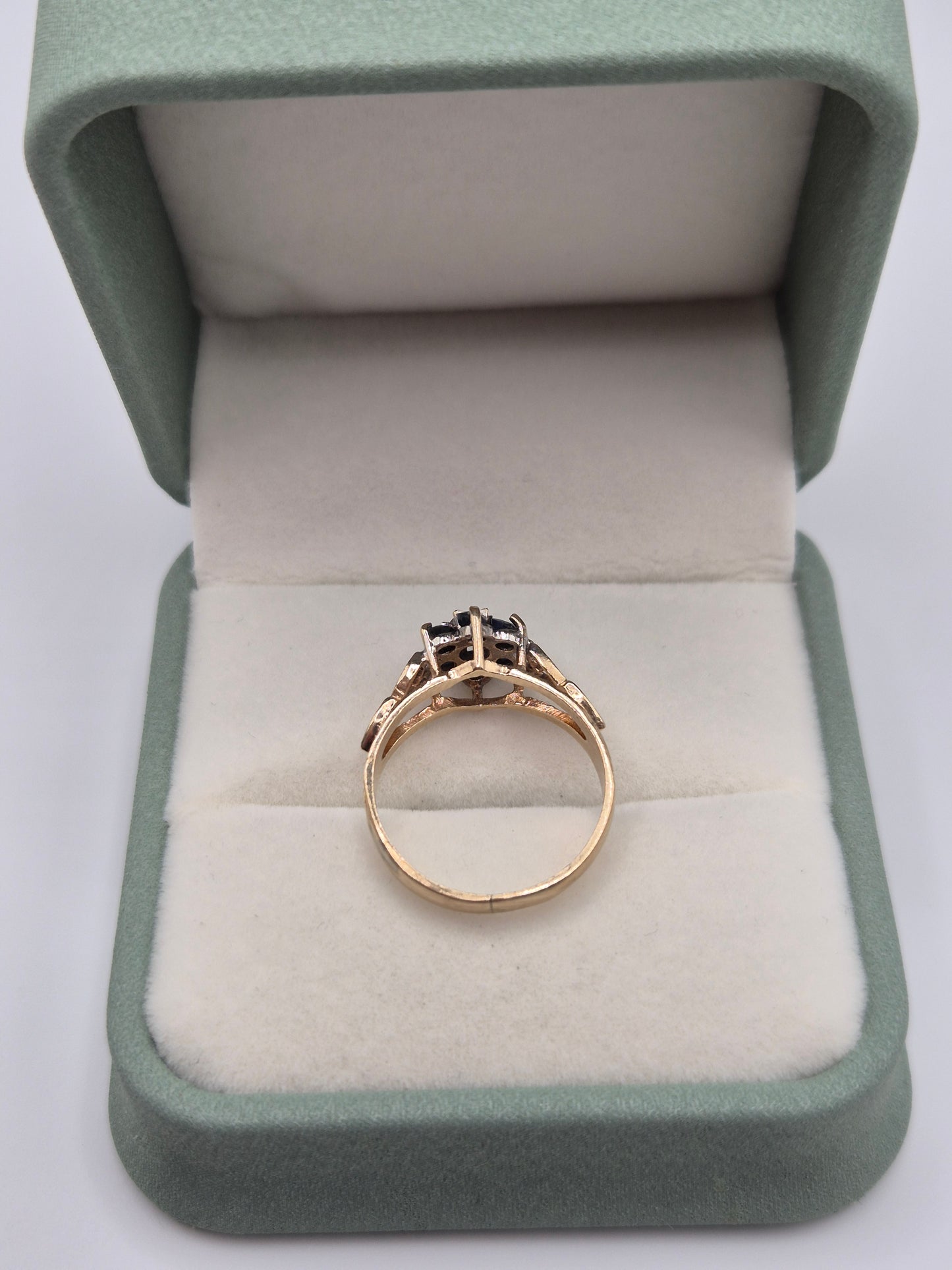 9ct gold sapphire and diamond ring